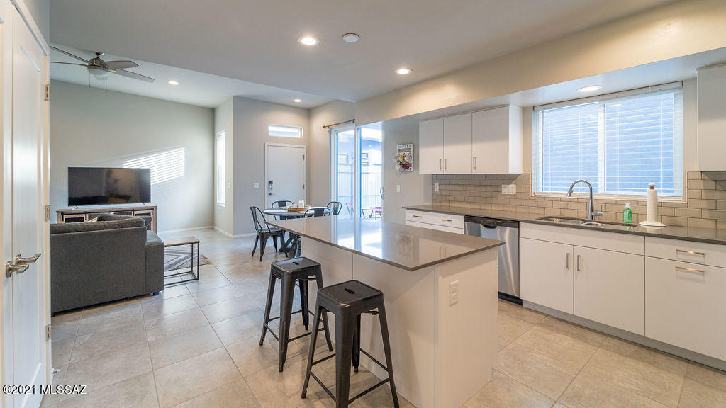 Park Modern SQ20171350679 - Residential