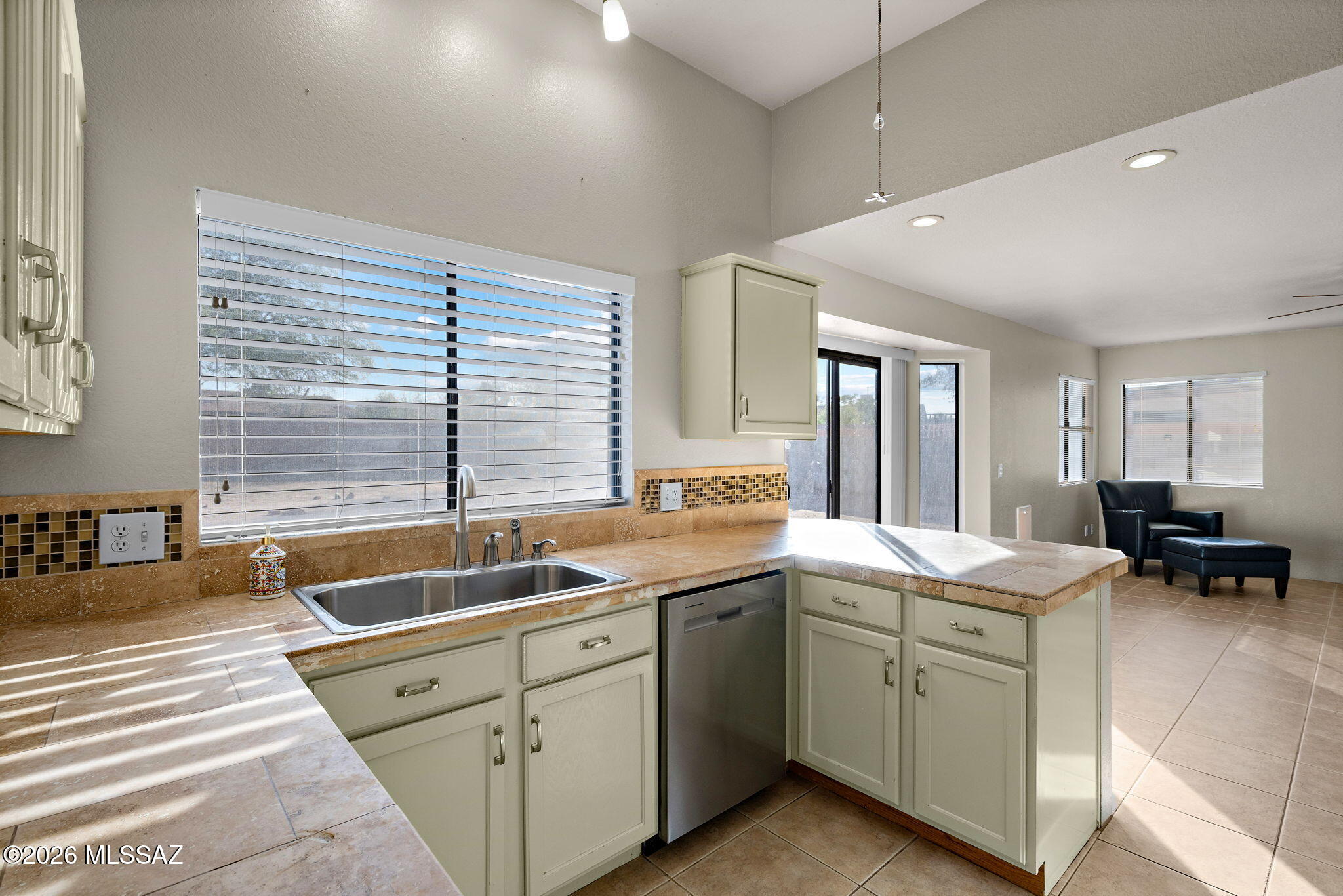 Meadowbrook (270-272, 335-347, 404-409) - Residential