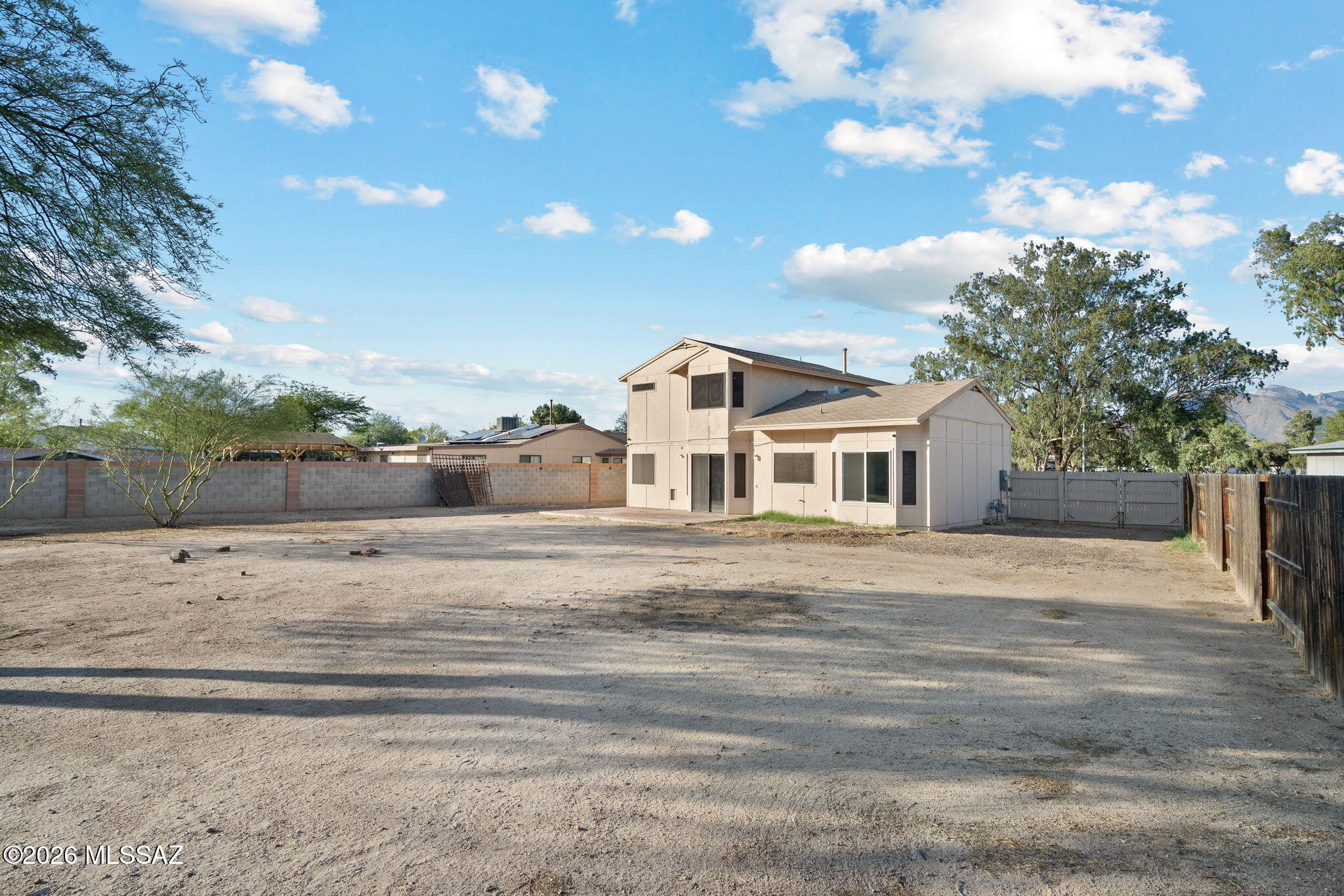 Meadowbrook (270-272, 335-347, 404-409) - Residential
