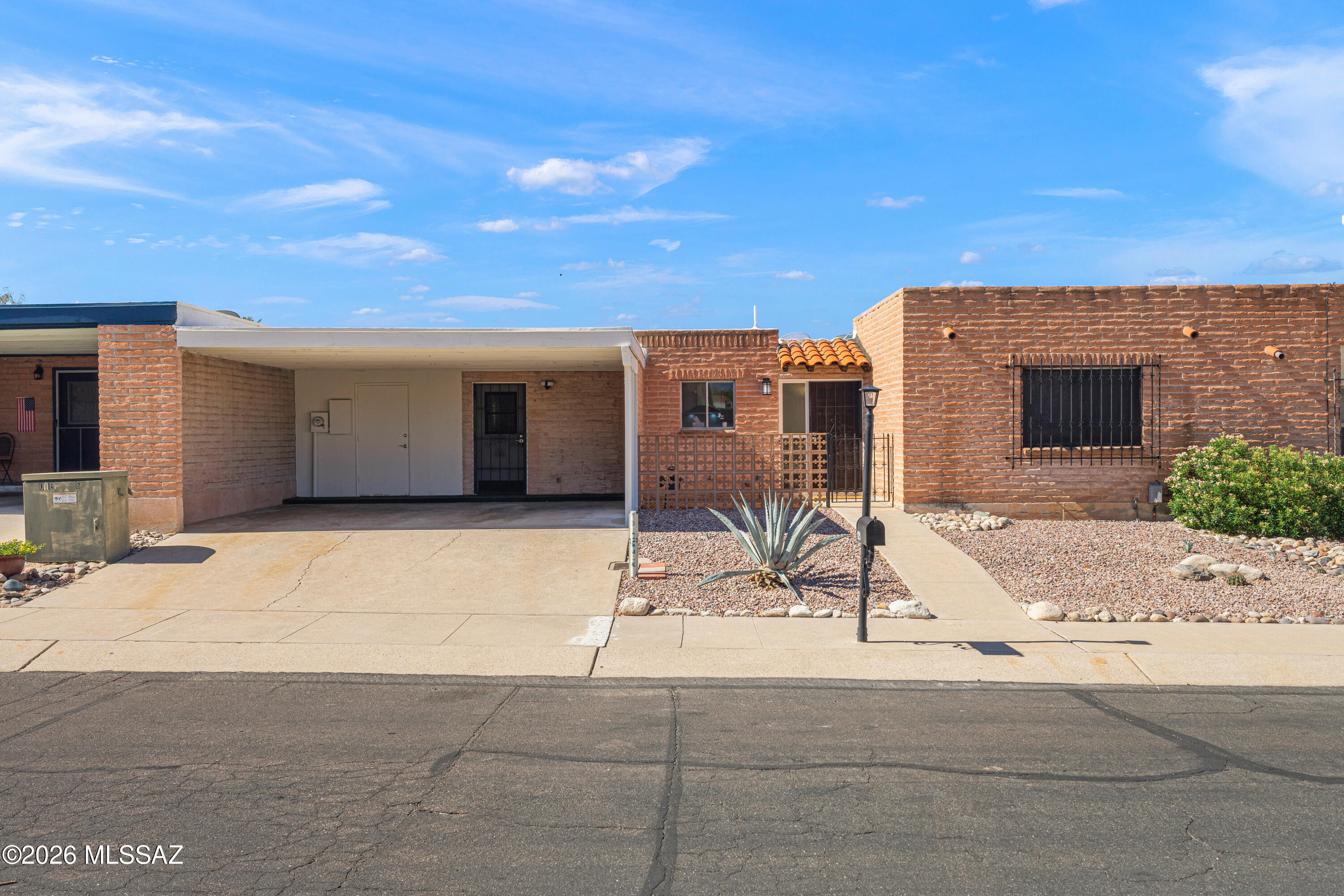 Welcome to 121 Vista Grande, where beautifully remodeled living meets unbeatable convenience. Just a short walk to Casa Adobes Plaza, Whole Foods, restaurants, shopping, and everything you love, this move-in ready home truly puts you in the heart of it all.
Inside, you'll find 2 spacious bedrooms, 2 beautifully updated bathrooms, an indoor laundry room, and a bright Arizona room that's perfect for relaxing, entertaining, or creating a home office or hobby space. Every detail has been thoughtfully remodeled, offering a fresh, modern feel throughout.
Step outside to your private backyard and take in the beautiful views while enjoying Arizona's incredible weather. Residents also enjoy access to community pool and fitness facilities, making it easy to stay active and enjoy a resort-style lifestyle.
Completely remodeled. Incredible views. Prime location. Resort-style amenities. This is Arizona living at its best.