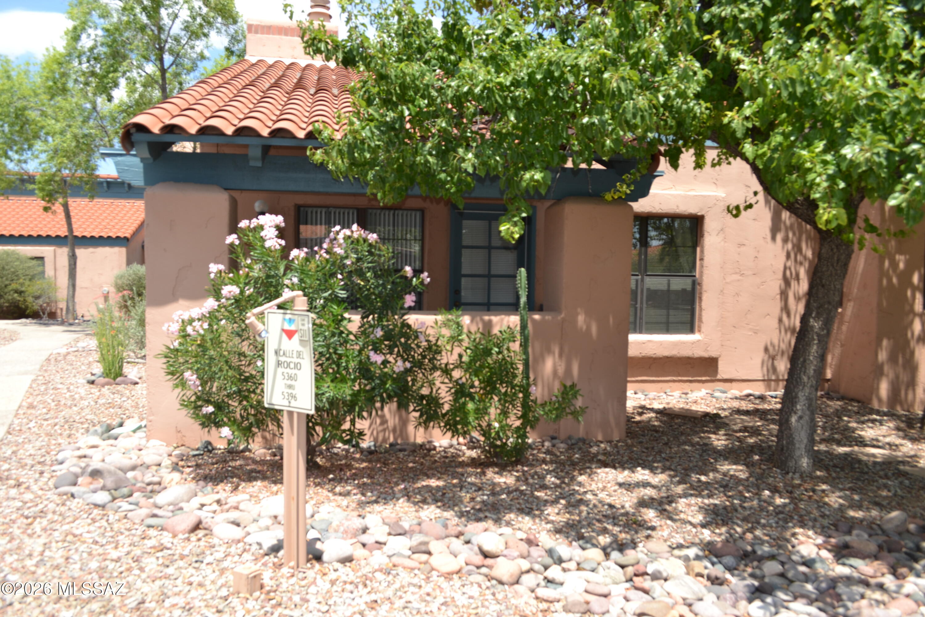 Beautiful townhouse at Venta De Sabino Villas, this 2 bedroom, 2 bath home, living room with fireplace, dining area, high ceilings, primary bedroom includes walk in closet,  Courtesy Stackable washer/dryer.  Must carry Renter's Insurance.