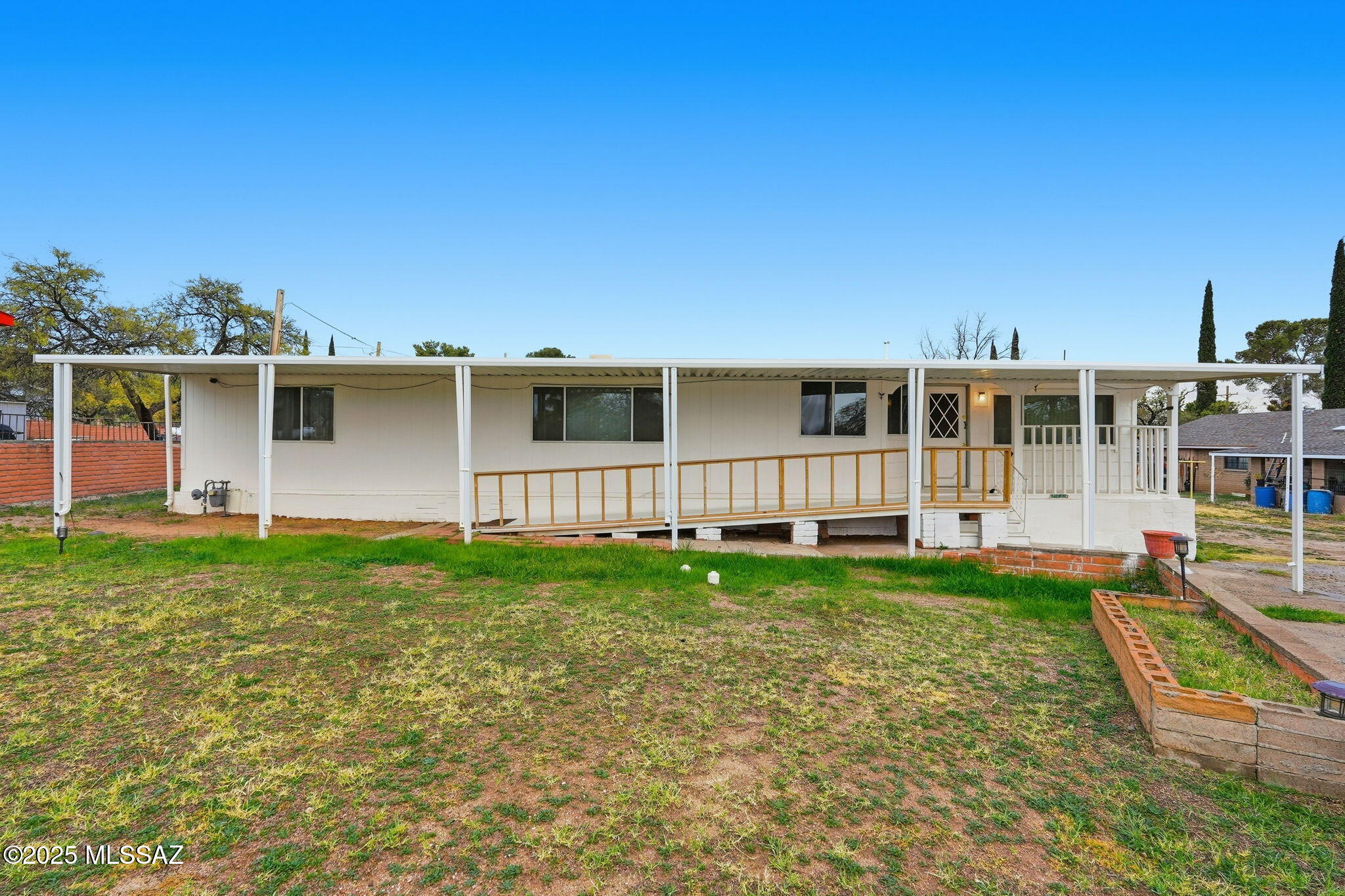 Affordable Oracle living in this 2 bed/2 bath home on fully fenced lot with N/S orientation. Two large living areas, formal dining space with built-in cabinetry. Primary suite includes 2 closets, garden tub and separate shower. Secondary bedroom has walkin closet and direct access to hall bath with shared access. Front entry has ramp access. Storage shed in back yard includes racks and shelving for storage. Come enjoy the peace and quiet at 4400' elevation!
This property being sold as-is with no repairs.