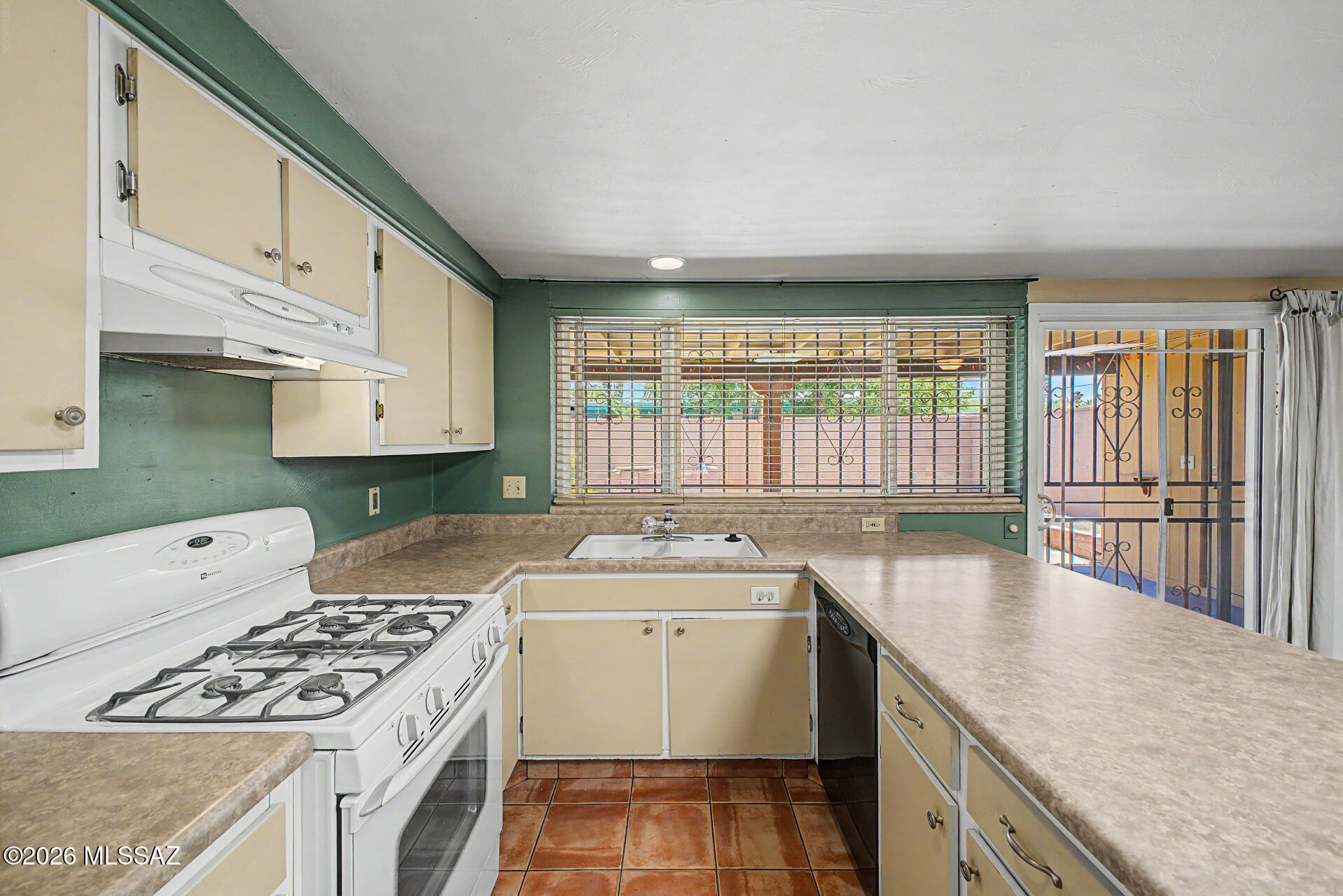 Eastern Hills (16-36) BLK 6 - Residential