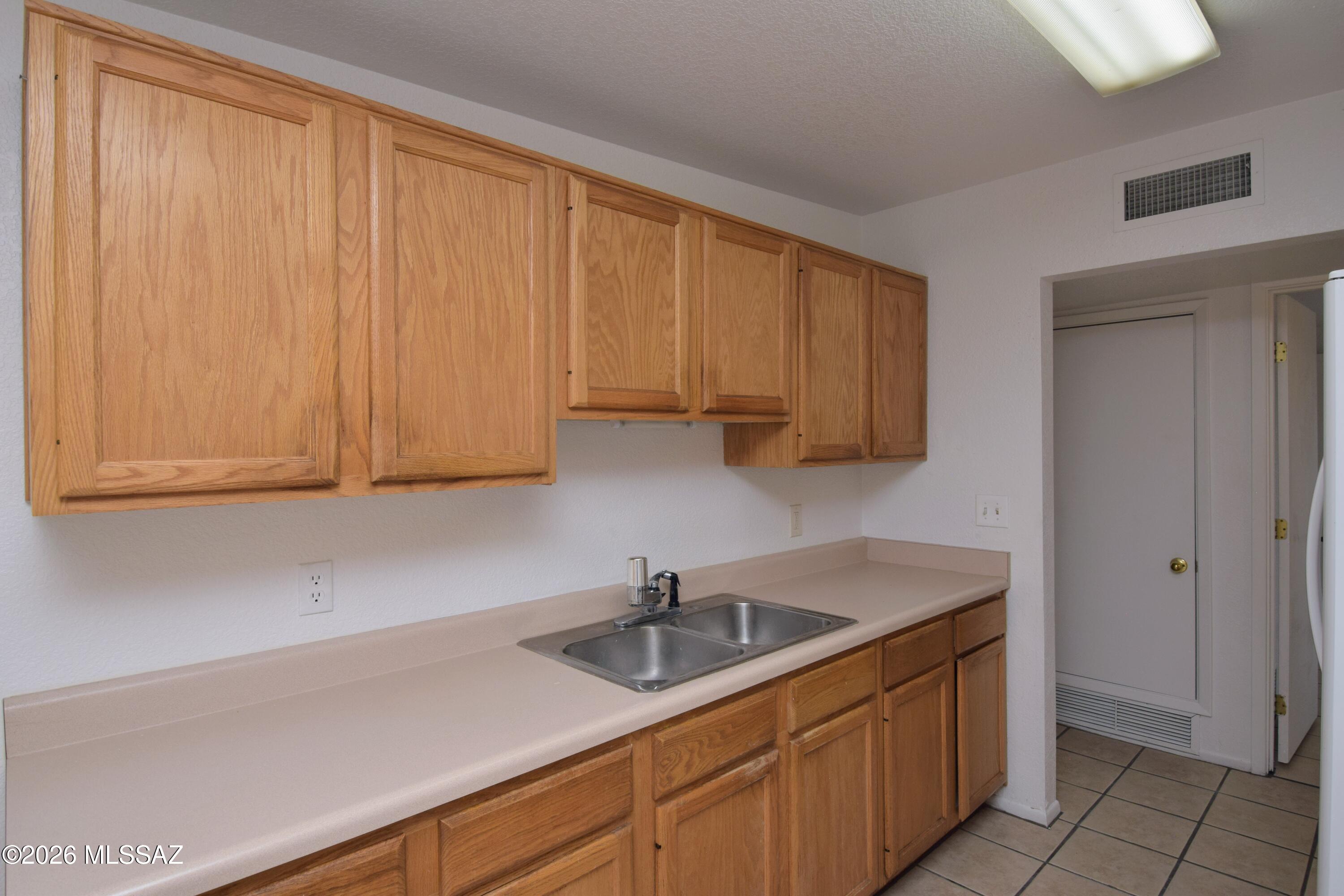 Vista Del Prado (1-274) - Residential Lease