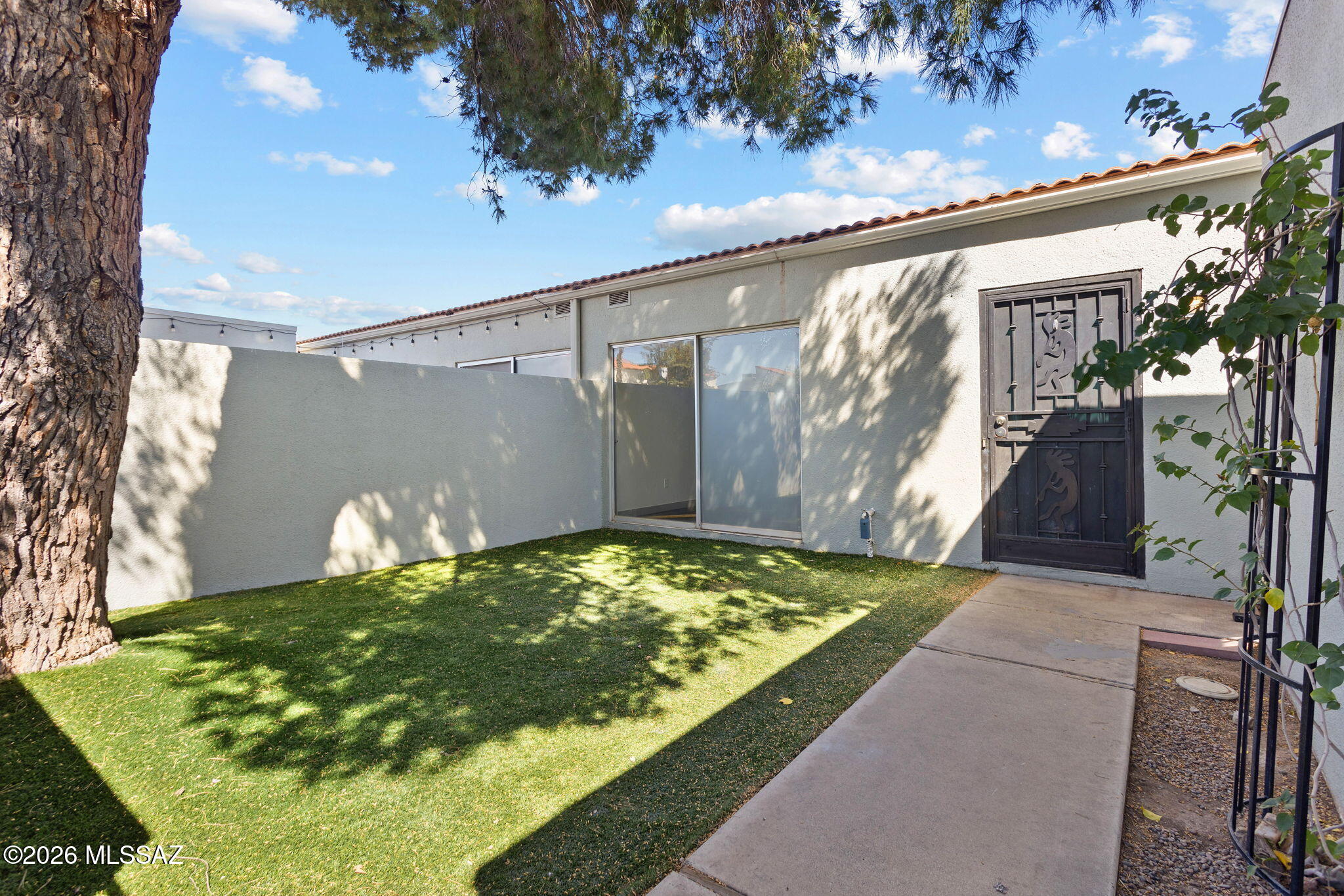 RANGE PRICED $199,000 - $205,000. Discover comfortable living in this charming 3-bed, 2-bath townhome on Tucson's desirable west side. Featuring a flexible open floor plan, brand new paint and carpet throughout the home, and more. Natural light fills the space, enhancing the home's inviting atmosphere, while the well-designed layout provides both functionality and comfort. The spacious bedrooms offer flexibility for family, guests, or a home office. Enjoy your own private yard - ideal for relaxing, gardening, or hosting gatherings. Conveniently located near shopping, dining, and outdoor recreation, U of A, & more, this townhome combines low-maintenance living with the best of Tucson's west side lifestyle. A wonderful opportunity to enjoy space, comfort, and convenience all in one place.