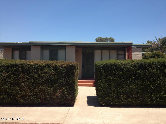 Classic 1940s architecture situated at the end of the row. Windows on all four sides lets in tons of natural light as well as views of the well manicured grounds. Just a smidgen of one of the bedroom walls is attached to another home. Kitchen includes a gas stove, condo has AC and gas heat. Vinyl Plank floors in bedrooms, living area and hall with tile everywhere else. Walk across the street to Reid Park, or the Zoo. Convenient location an easy commute to downtown, U of A, etc! Check it out!  No pets.