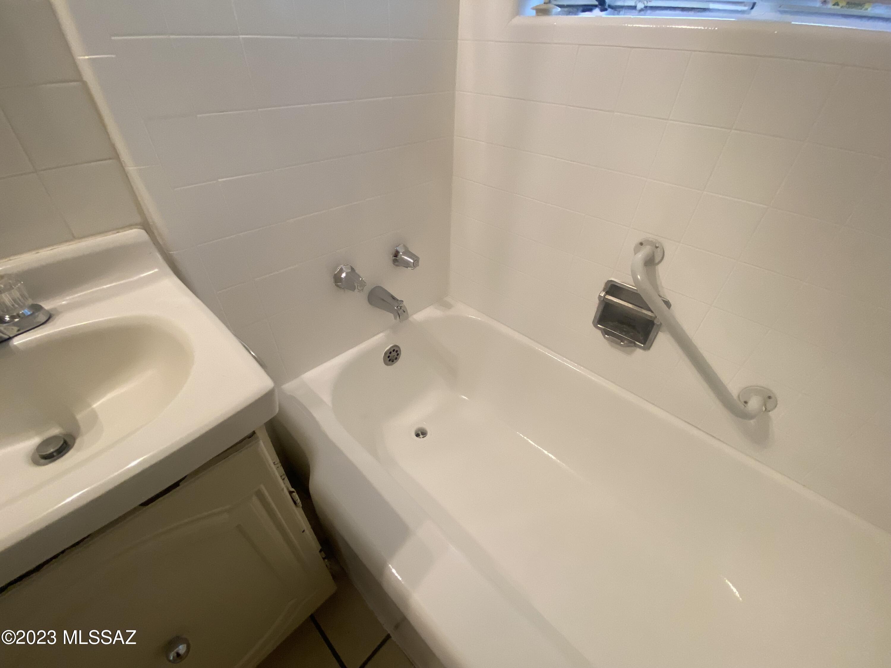 Country Club Manor Condos (1-51) - Residential Lease