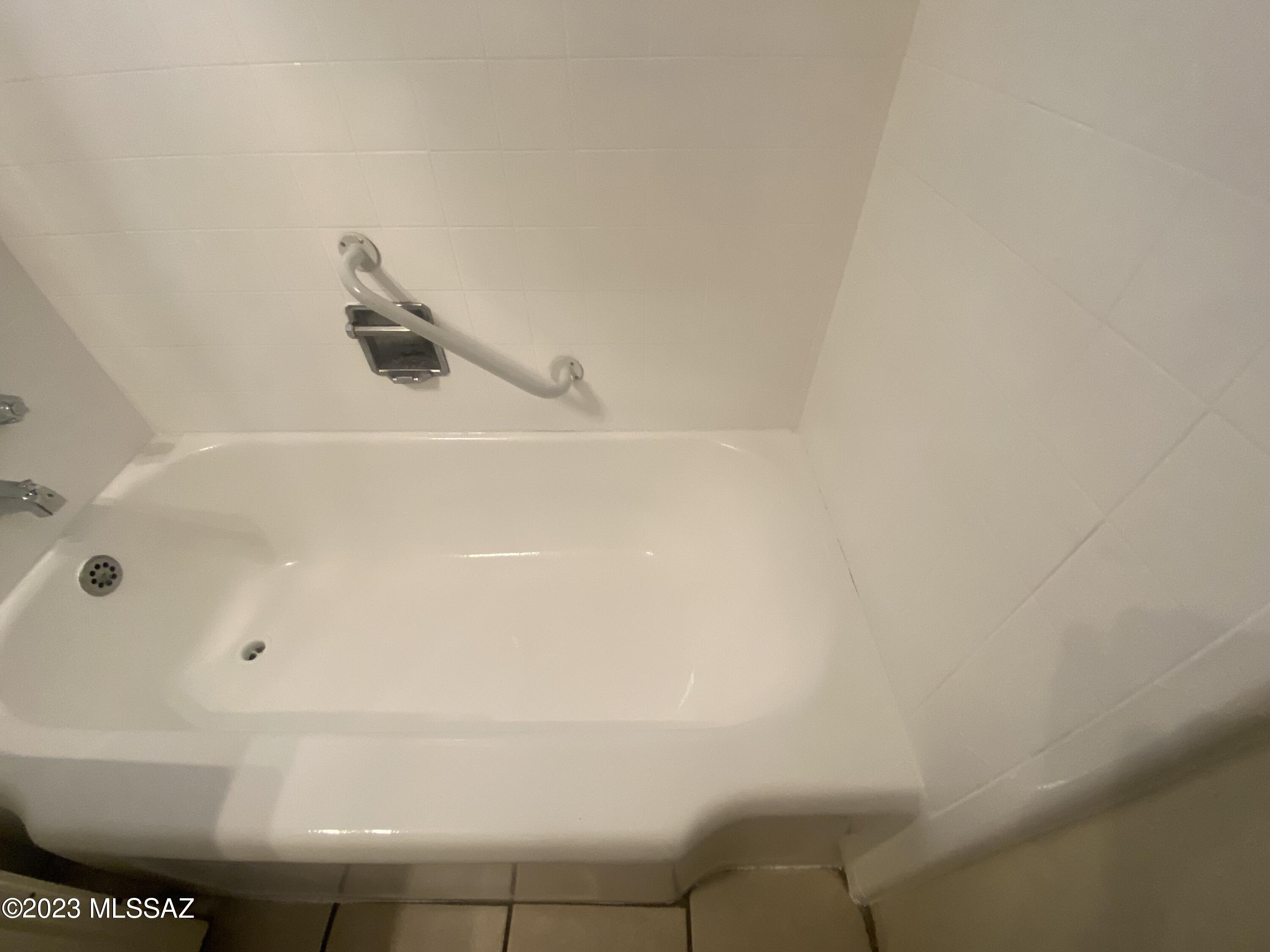 Country Club Manor Condos (1-51) - Residential Lease