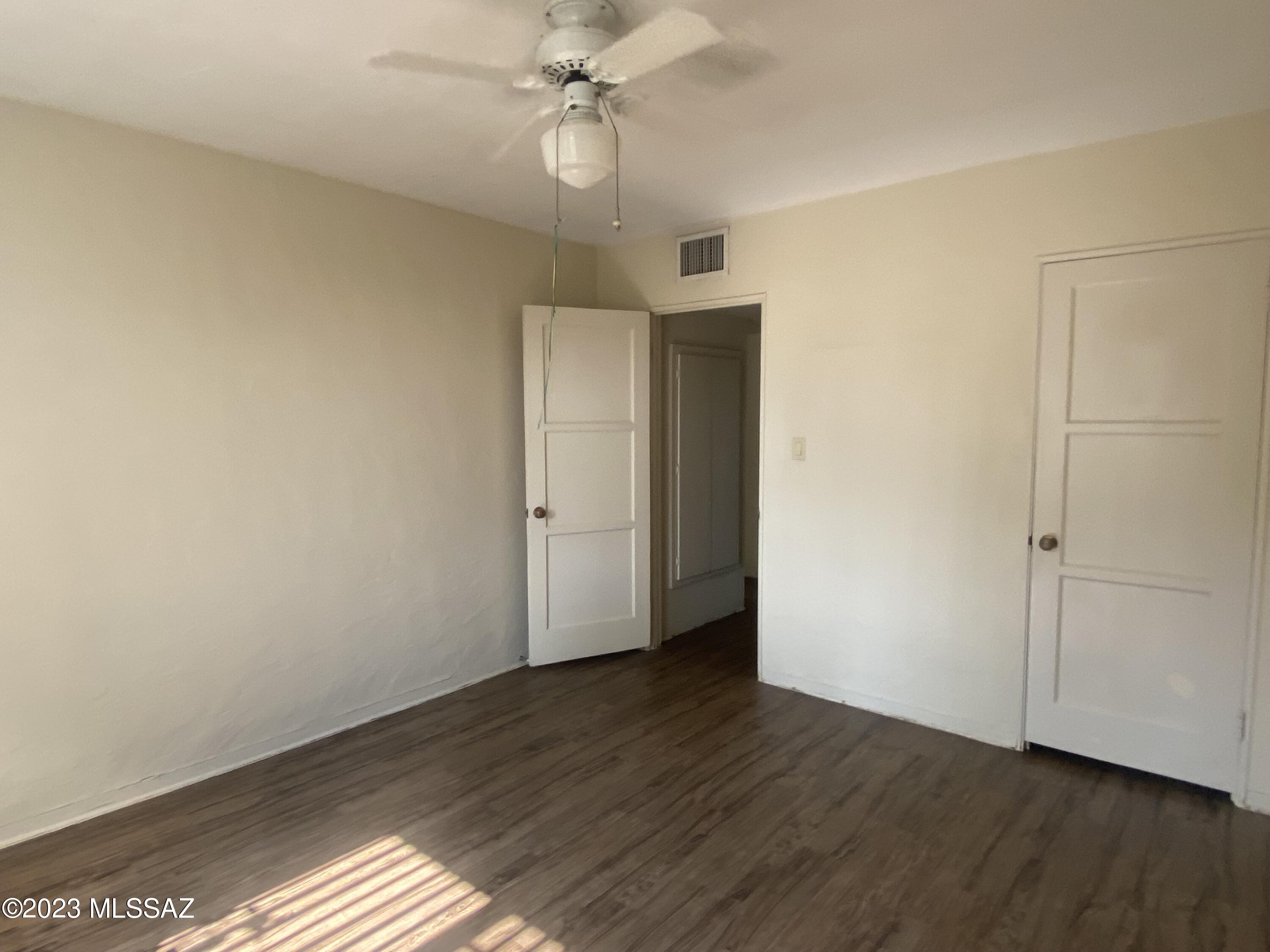 Country Club Manor Condos (1-51) - Residential Lease