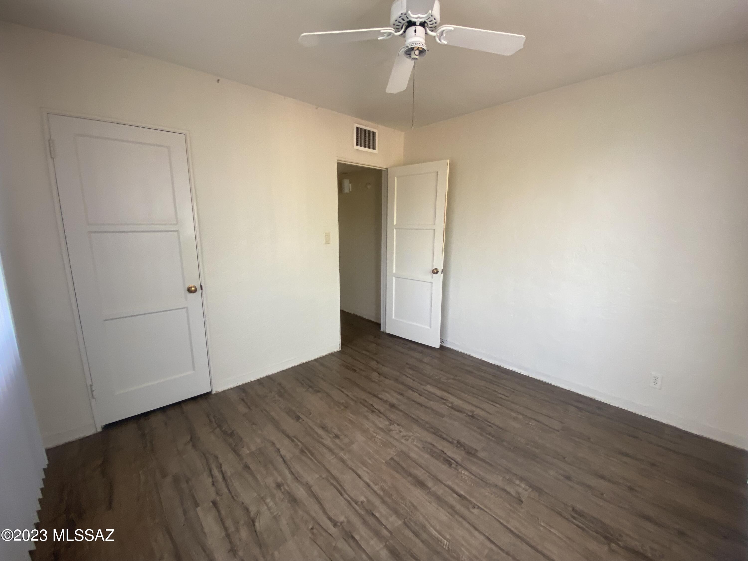 Country Club Manor Condos (1-51) - Residential Lease