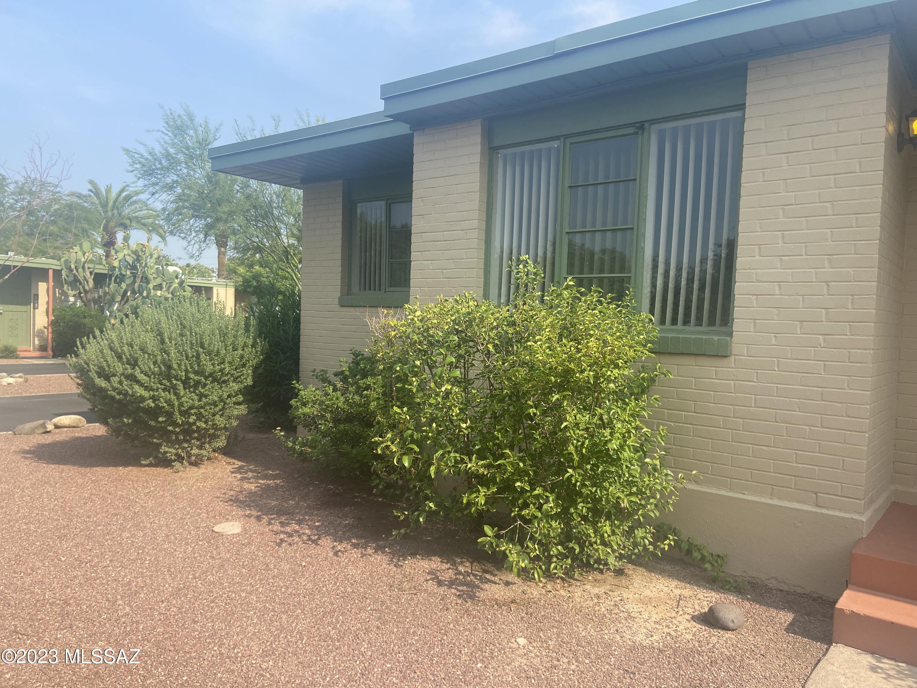 Country Club Manor Condos (1-51) - Residential Lease