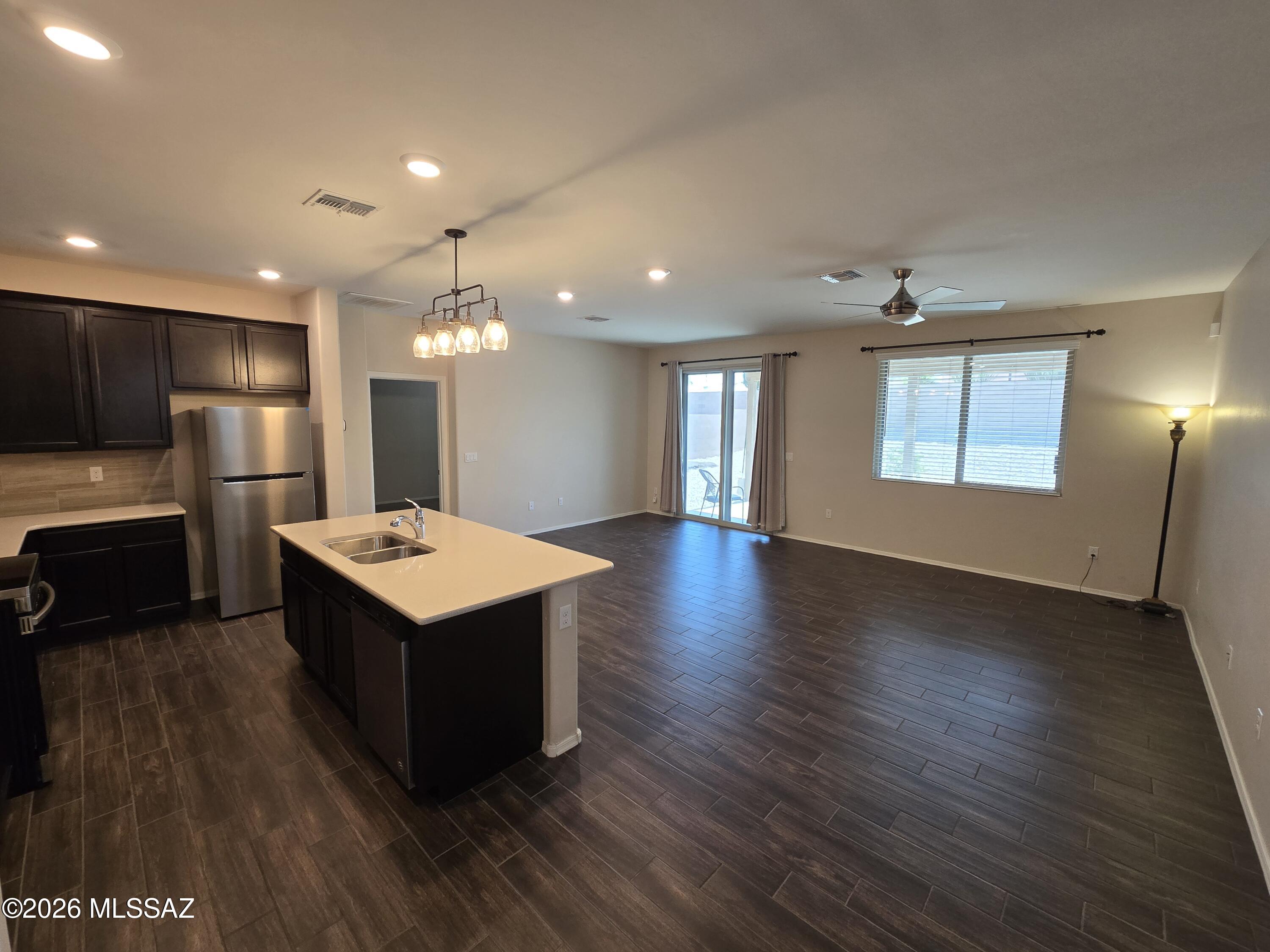 Desert Point 2 - Residential Lease