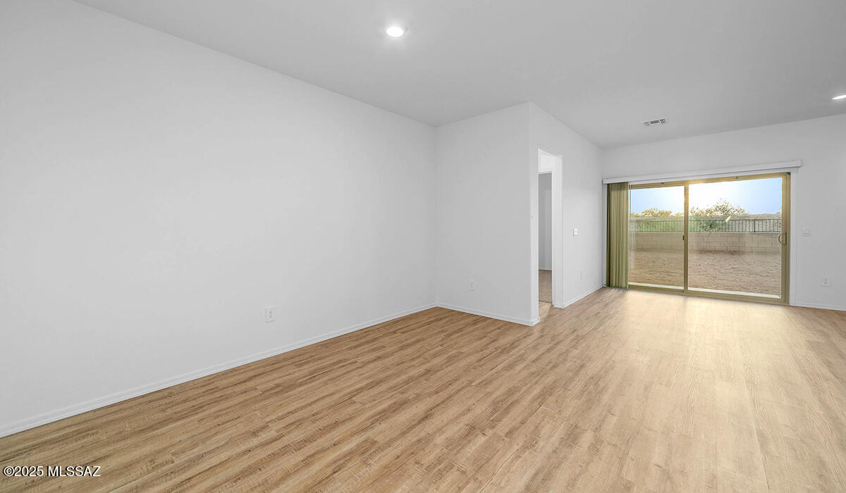 Saguaro Bloom SQ20180540069 - Residential