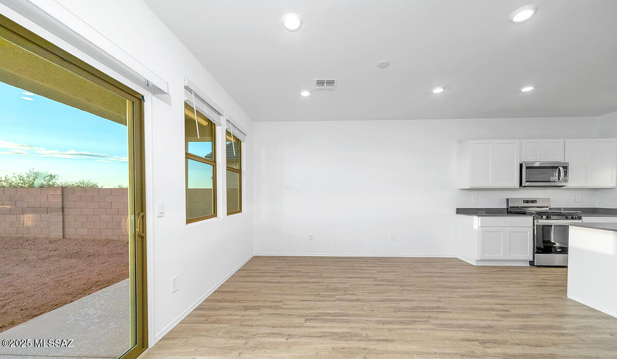 Saguaro Bloom SQ20180540069 - Residential