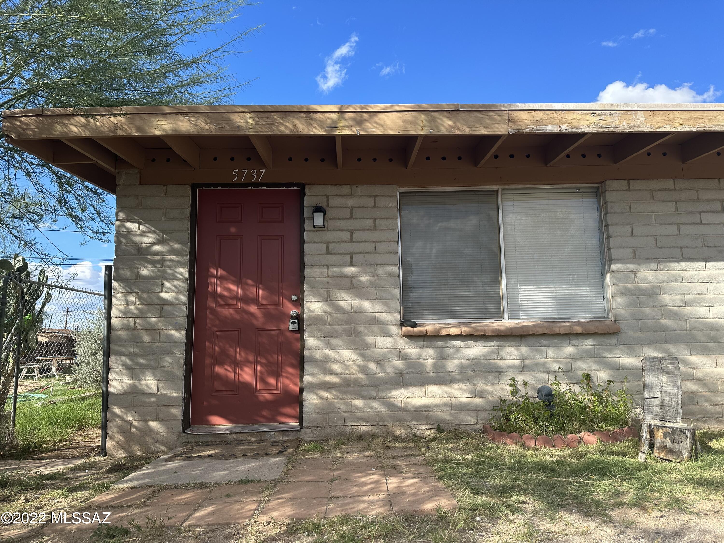 Duplex available for rent! This 2 bedroom, 1 bath duplex has an updated kitchen and bathroom. Ceramic Tile throughout the home and your own private backyard! Duplex includes Refrigerator, brand new stove and a washer/dryer. Trash and water INCLUDED in your monthly rent! Call us today to schedule a tour!