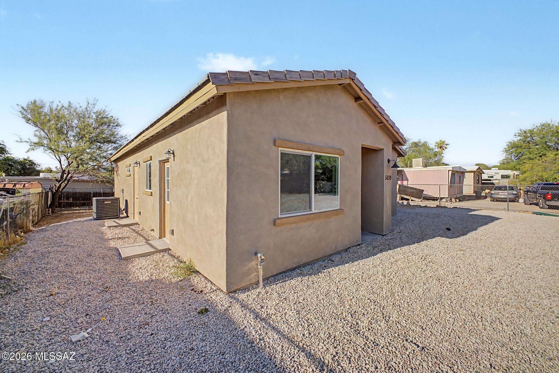 Los Ranchitos - Residential