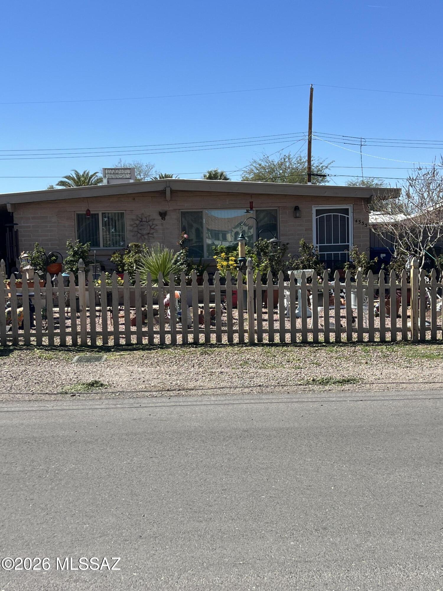 This lovely three-bedroom, two-bathroom house has a large backyard and no carpet. A modern open kitchen, large living space, double carport, modernized bathrooms, and tile floors! Shopping, transit service, and the Tucson Mall are all nearby! The front yard's picket fence enhances the curb appeal. Gorgeous views of the mountains as well! Across the street from the family park in Limberlost!