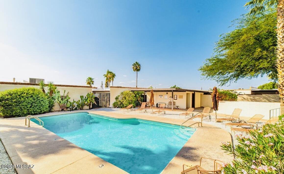Vista Del Oro Townhouses (1-33) - Residential