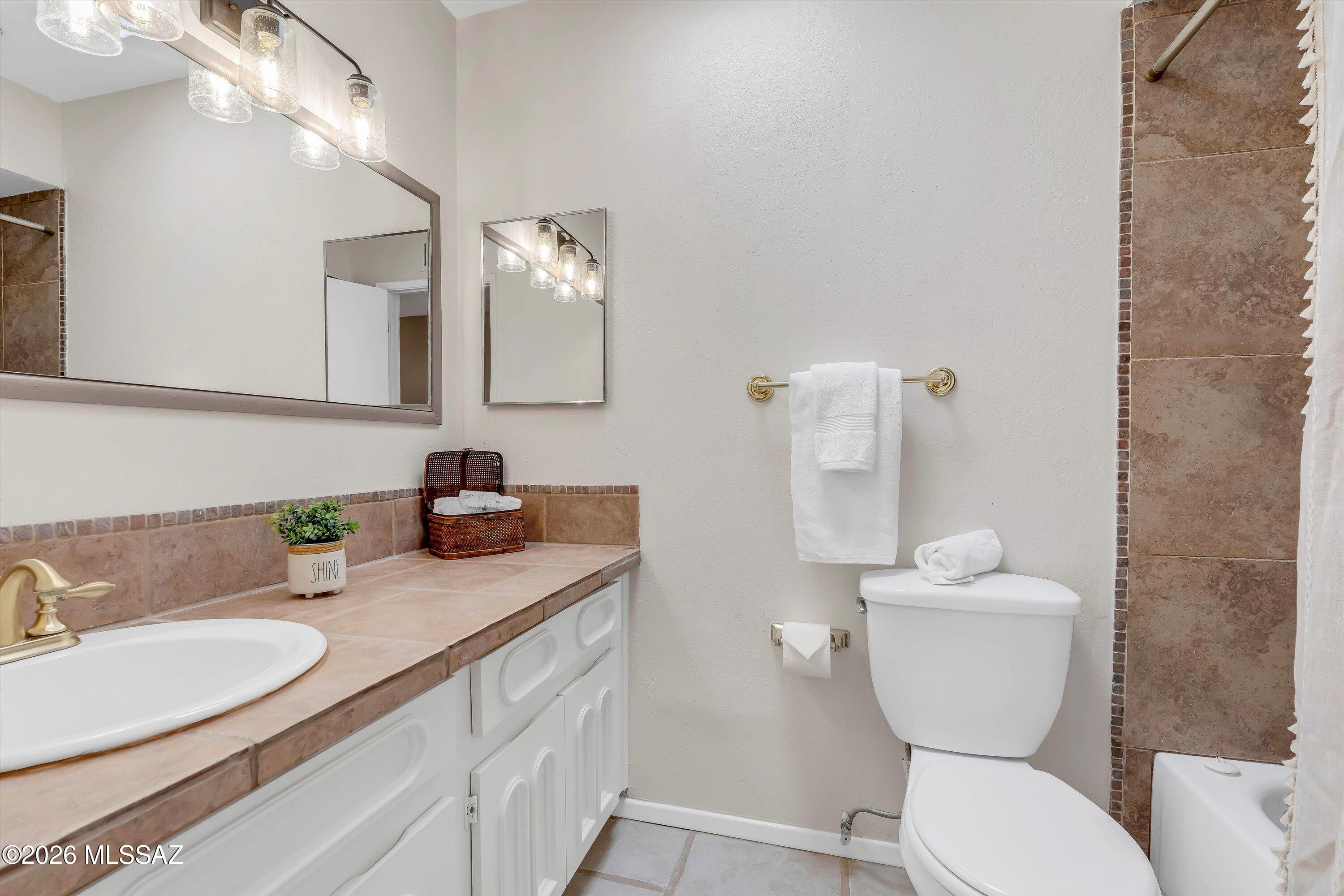 Vista Del Oro Townhouses (1-33) - Residential