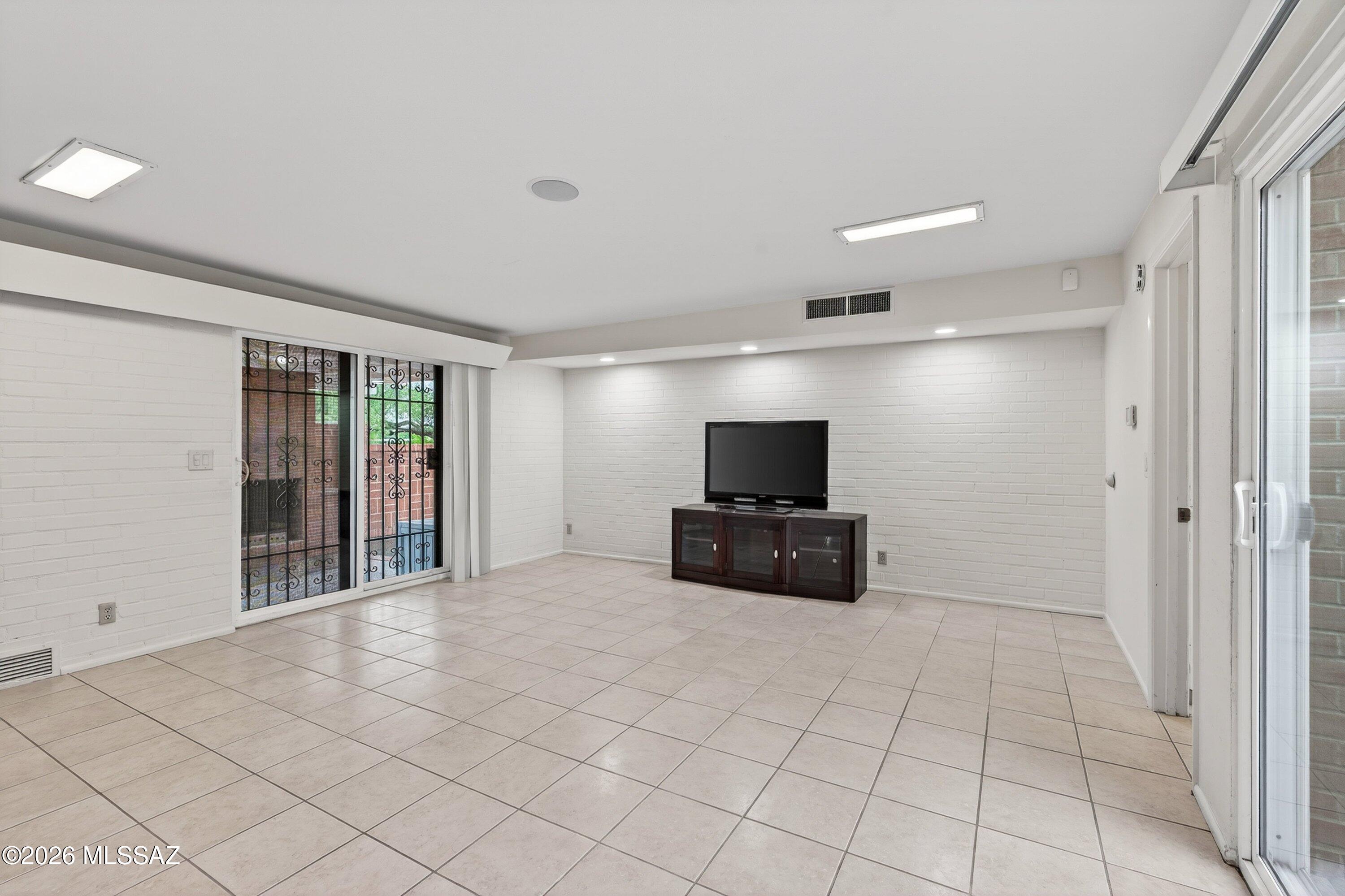 Catalina Poultry Acres NO 4 - Residential