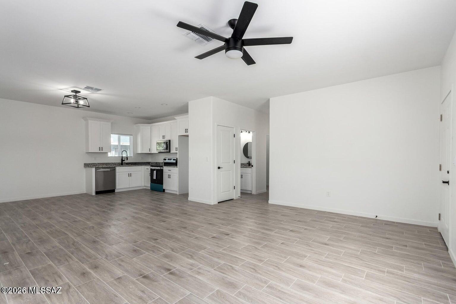 New Tucson Unit NO. 4 (1-203) - Residential