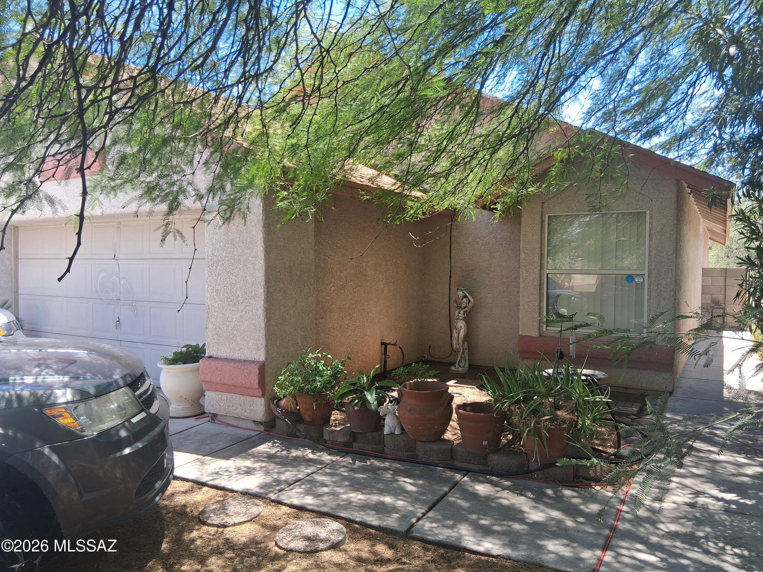 Great opportunity in Presidio Hills. Spacious Floorplan, Vaulted Ceilings, Ceramic Tile Flooring in the kitchen, dining areas, Ceiling Fans throughout, 2-Car Garage and Easy Care Landscaping. Seller motivated. Check the comps in this neighborhood then bring us your offer today.