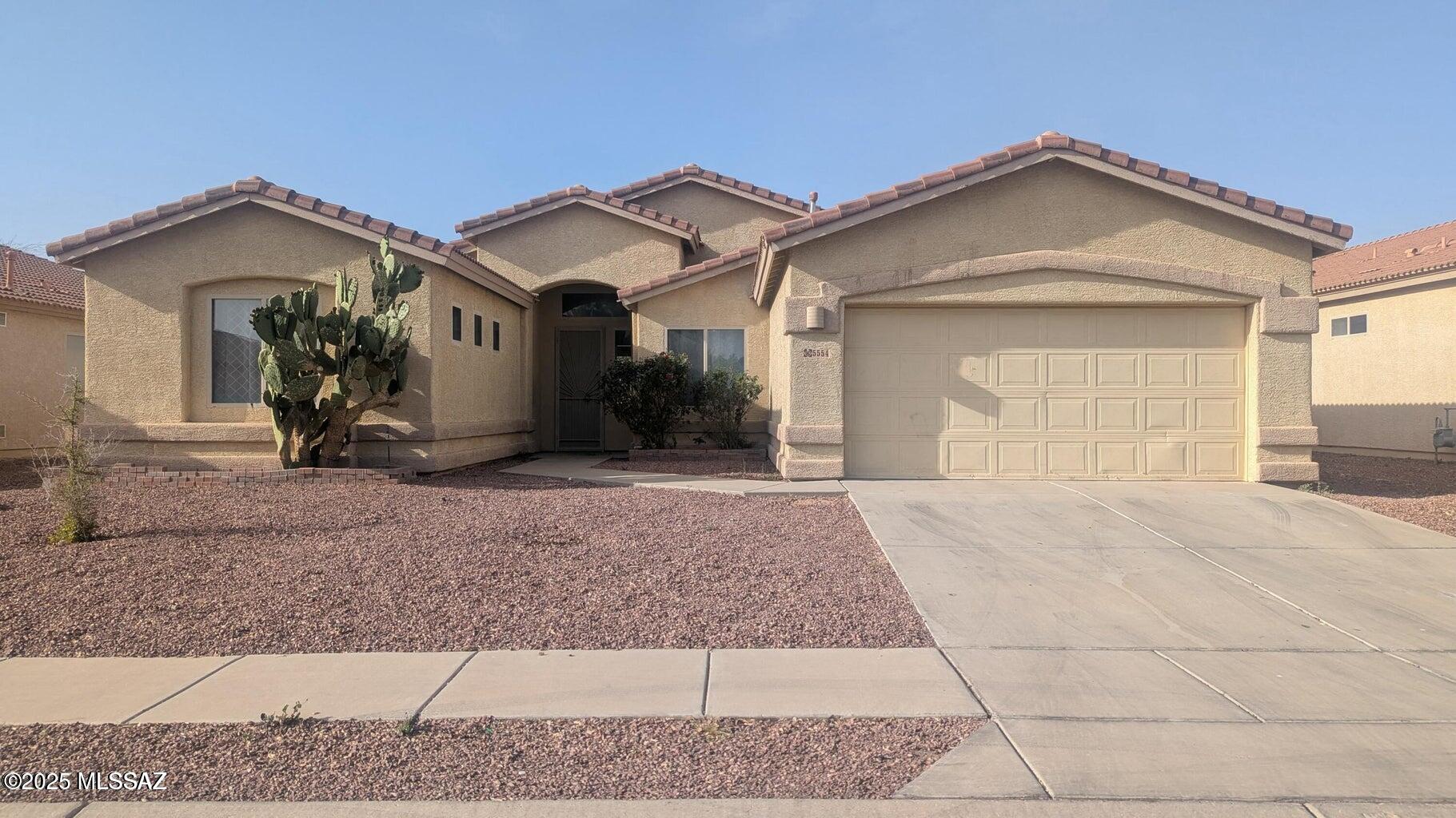 Huge family home on Northwest side, 4 bedrooms, 3 baths, with 2 bedroom with an ensuite. Beautiful tile throughout, including bedrooms. Formal living room and family room, with doorway to separate, good sized backyard, so easy to take care of, and large covered backyard, great for entertaining!  Several orange trees.