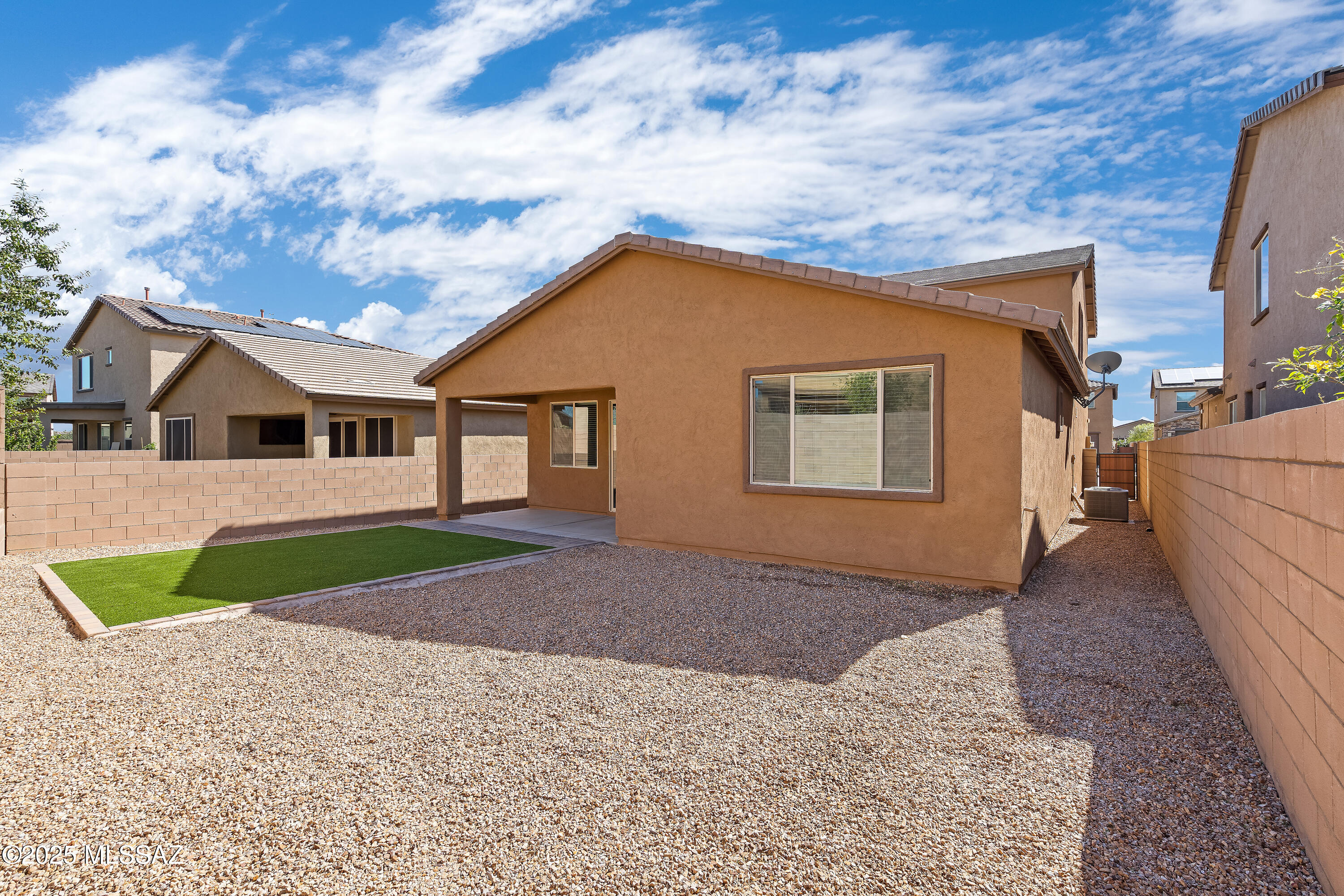 Entrada Del Rio - Residential