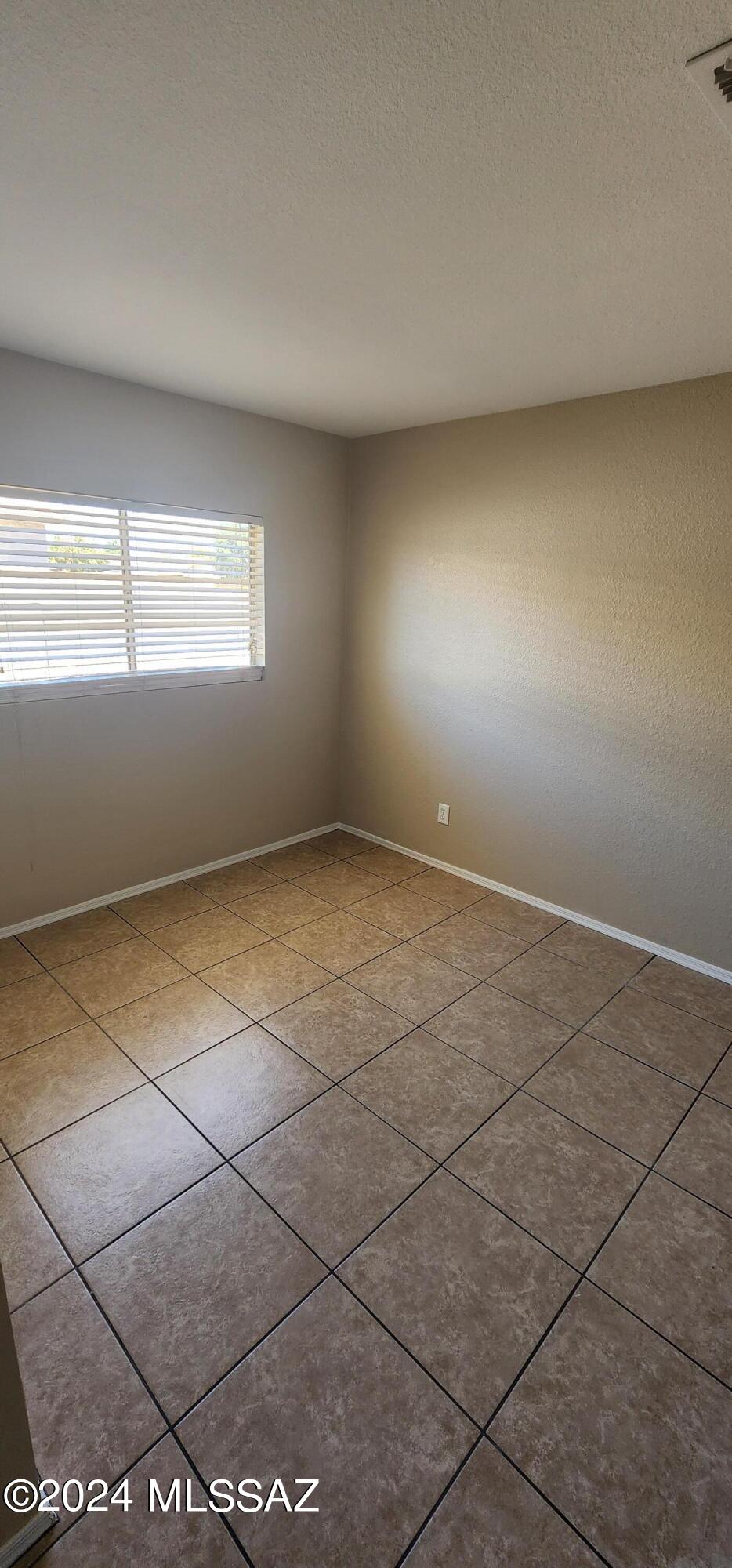 Oakview at Midvale Park (75-242) - Residential Lease