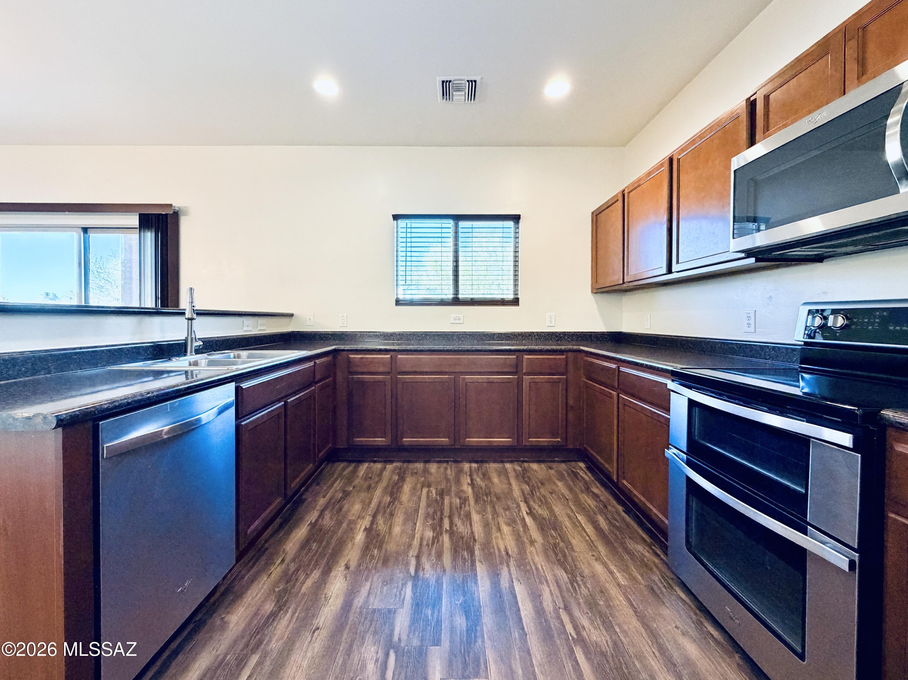 Countryside Manor (1-52) - Residential Lease