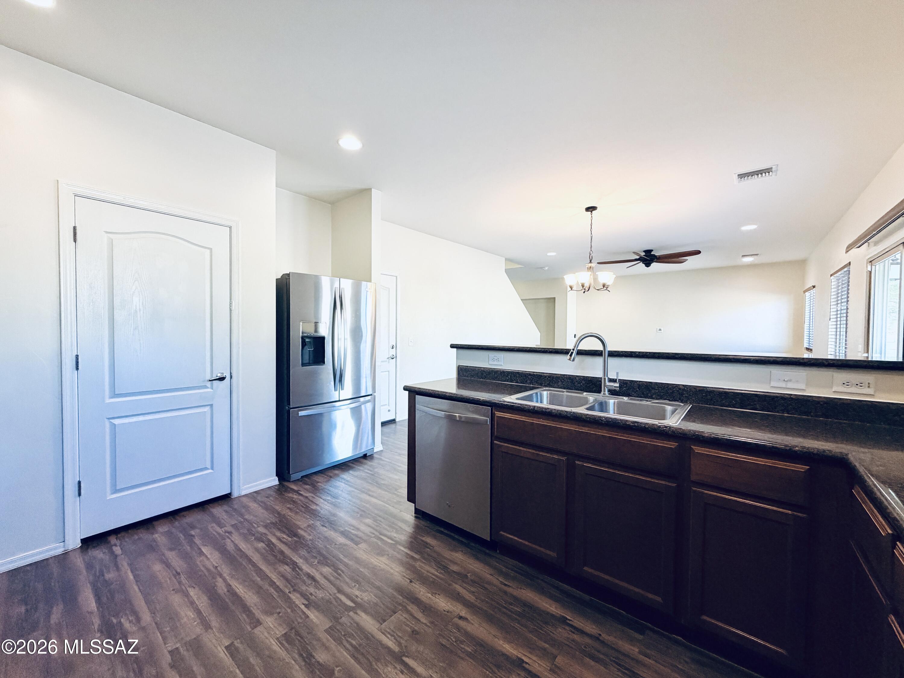 Countryside Manor (1-52) - Residential Lease