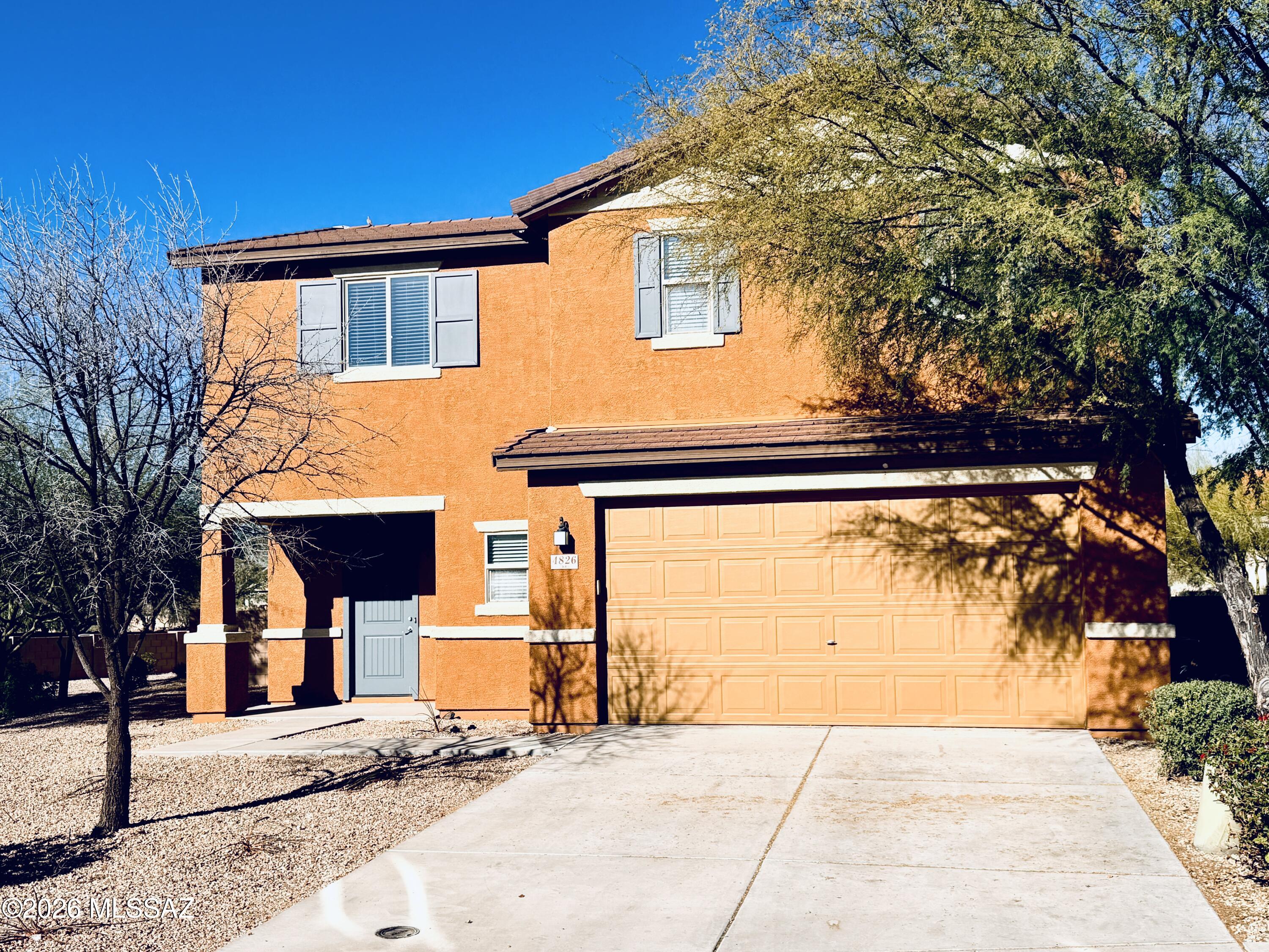 **See Video Tour in Photos Section** Spacious 3bdr/2.5ba home w/upstairs Loft! Beautiful kitchen w/Granite counters, stainless steel appliances, tons of cabinet/counter space and bar seating.
Master bedroom upstairs offers mountain views and walk-in closet!
Half bath downstairs is great!
Bonus Loft area perfect for Den/Office.
Laundry room is upstairs for easy access!
Huge backyard w/loads of room to roam.