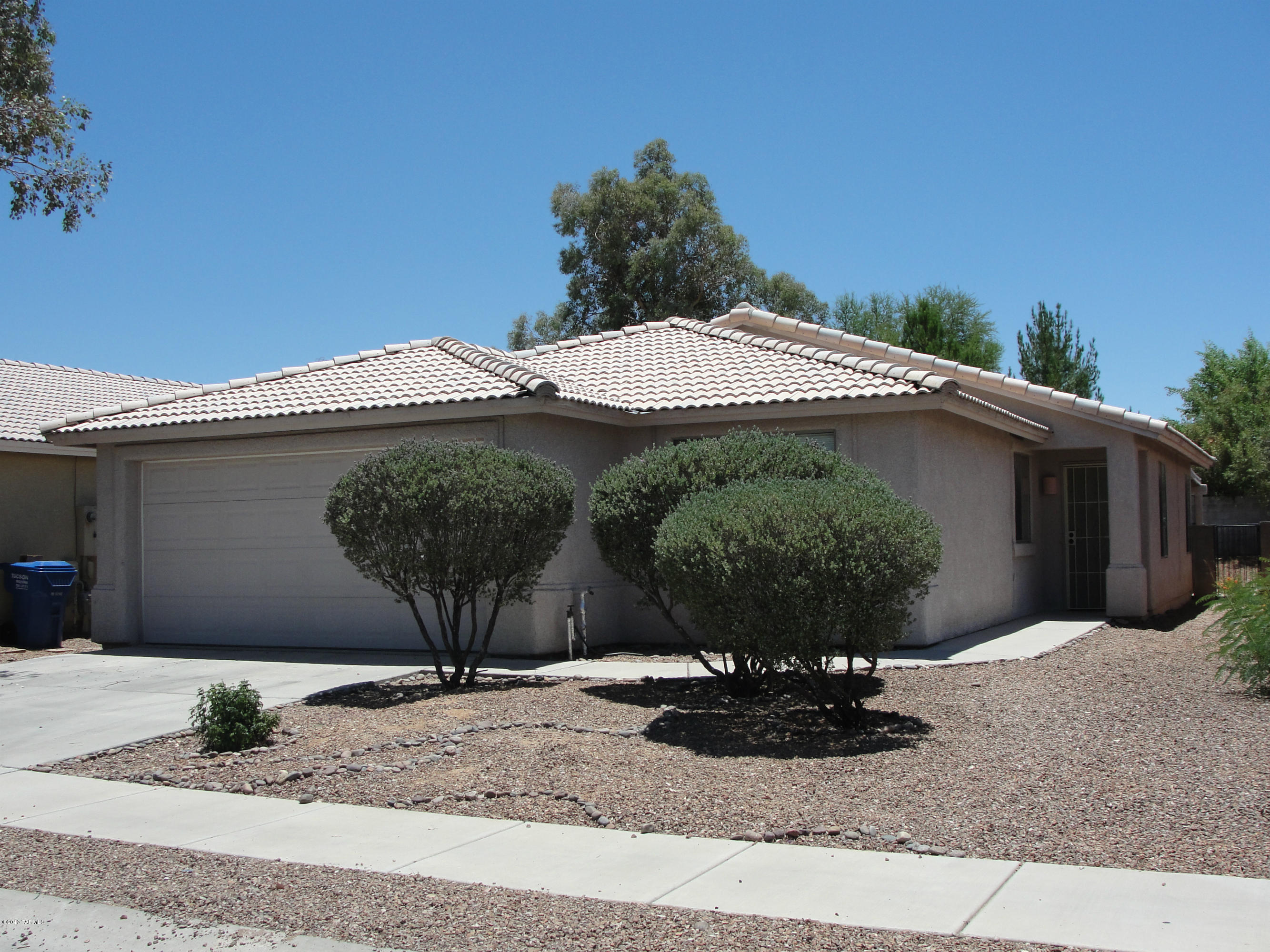 Great 3 bedroom 2 bath home ready for immediate move in. Luxury Vinyl plank throughout, nicely painted and includes all appliances plus a full size washer and dryer. Backyard has a nice pool and even comes with a weekly pool cleaning service. Tenant occupied until 06/30/2026