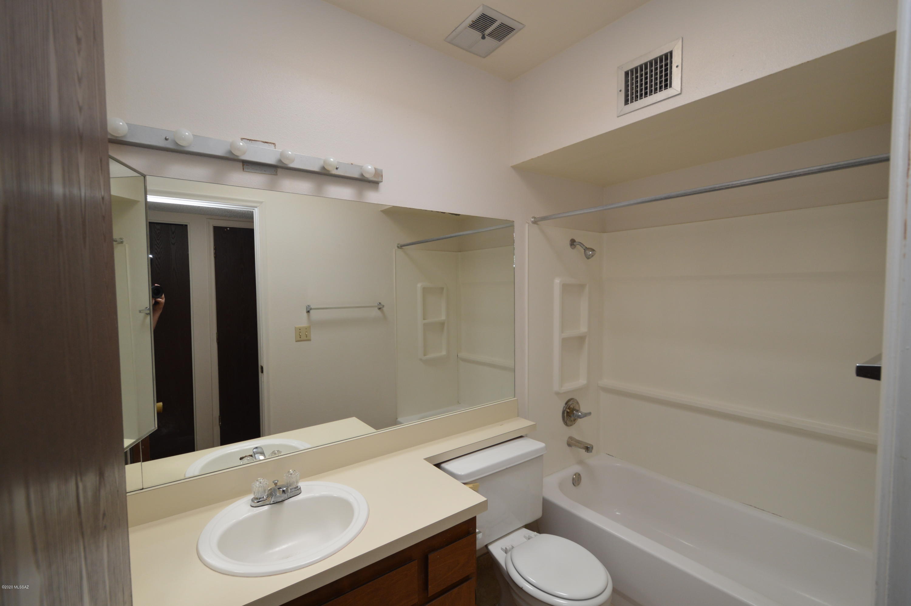 Pantano Park Townhouses - Residential Lease