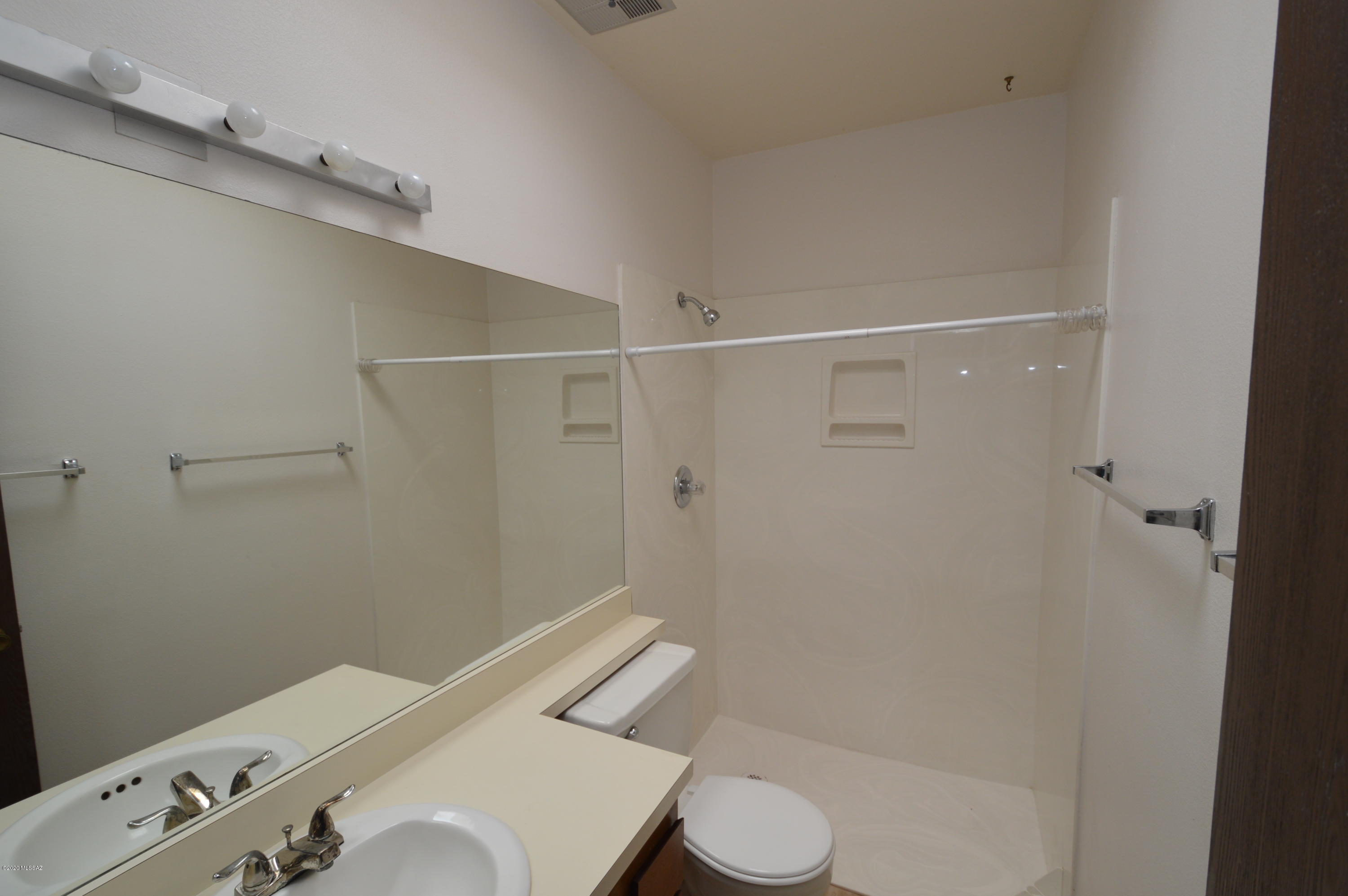 Pantano Park Townhouses - Residential Lease