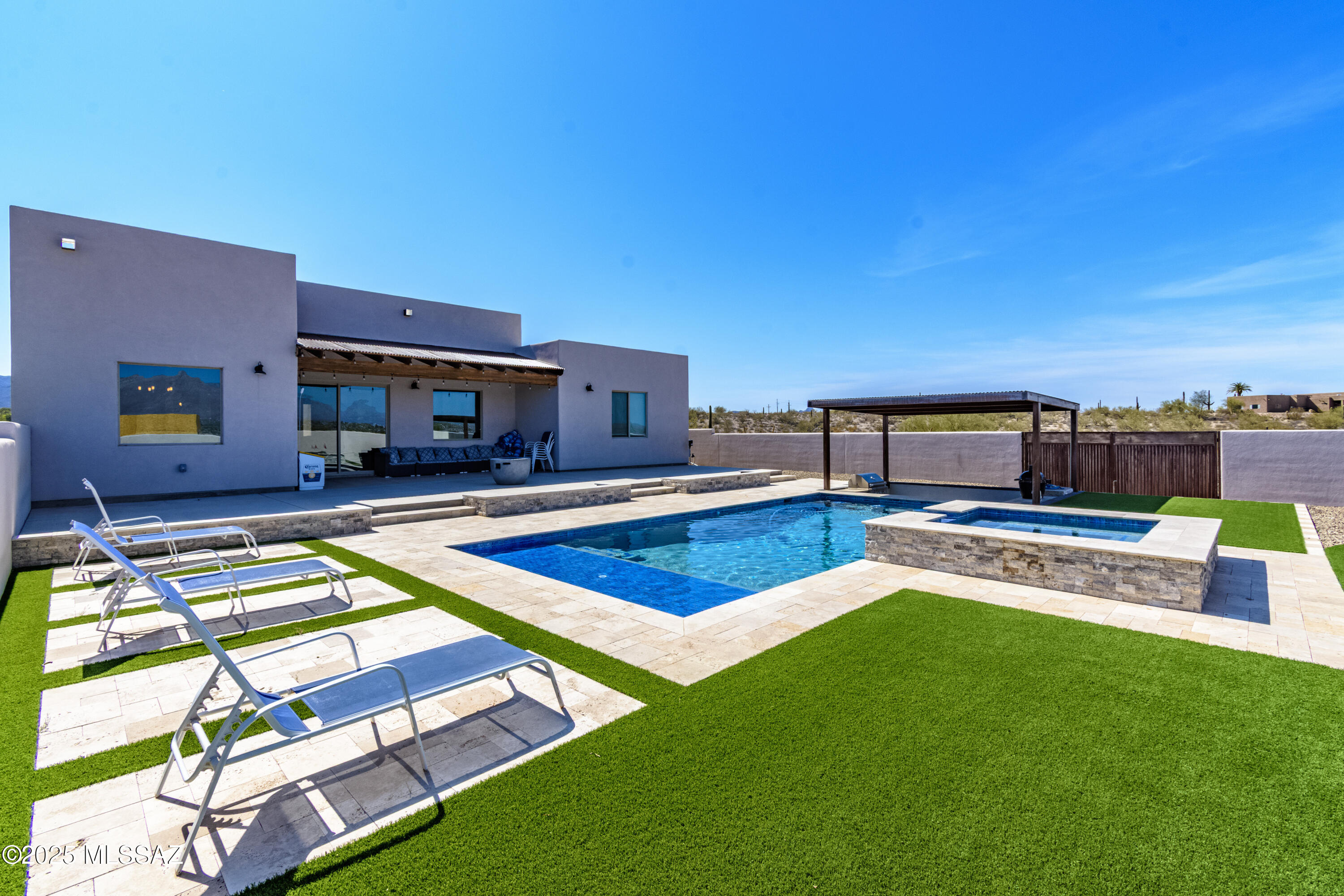 Las Rocas - Residential