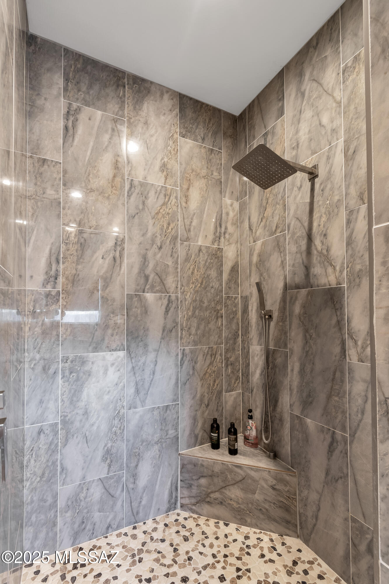 Las Rocas - Residential