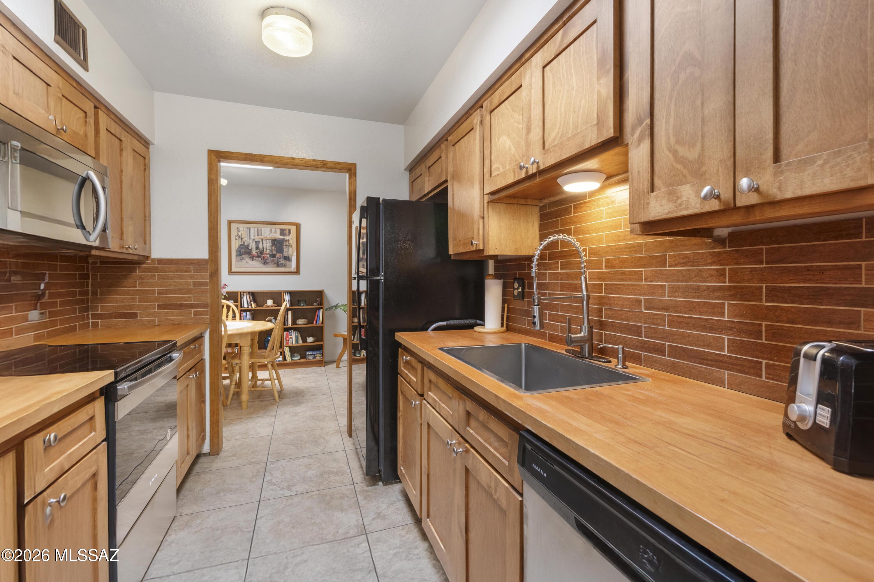 Vista Del Oro Townhouses (1-33) - Residential