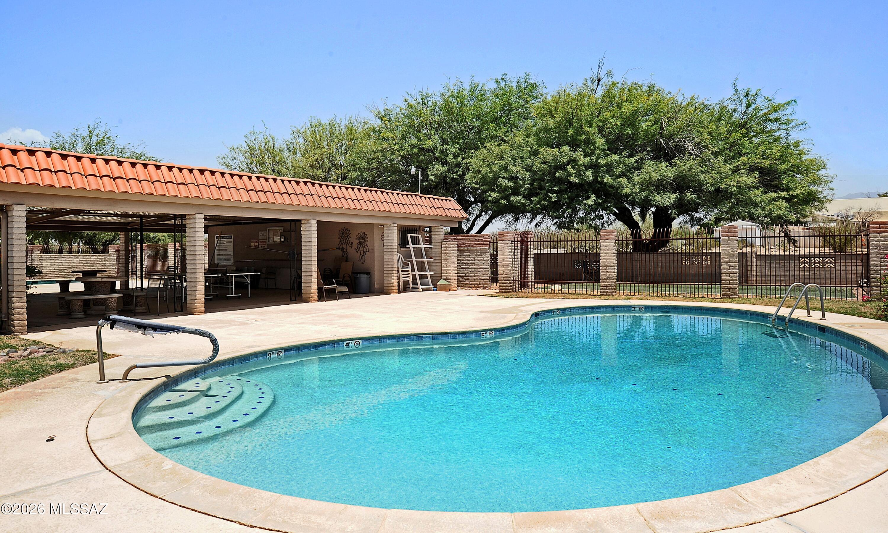 Rolling Hills Towne House - Residential