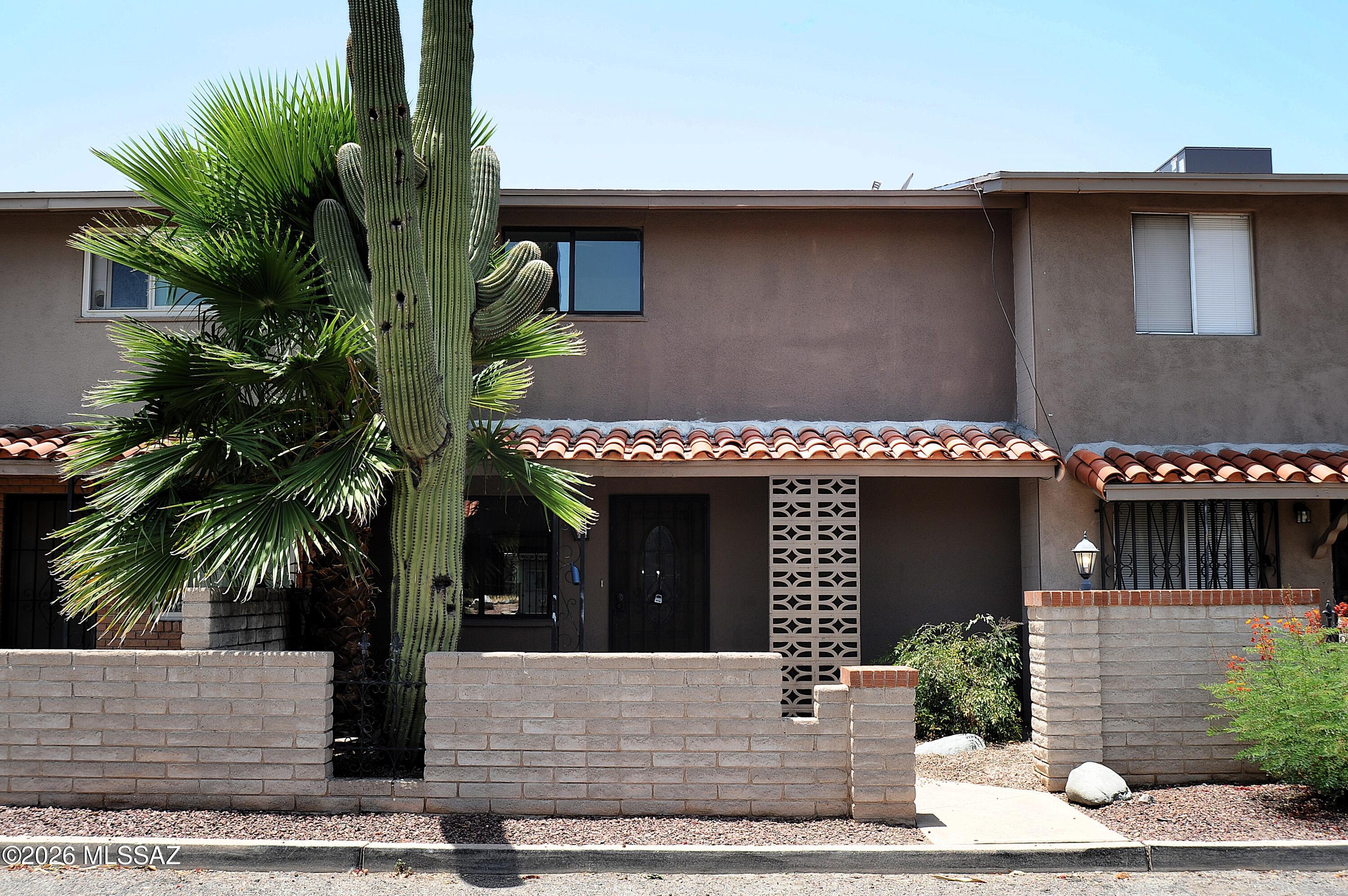 Rolling Hills Towne House - Residential