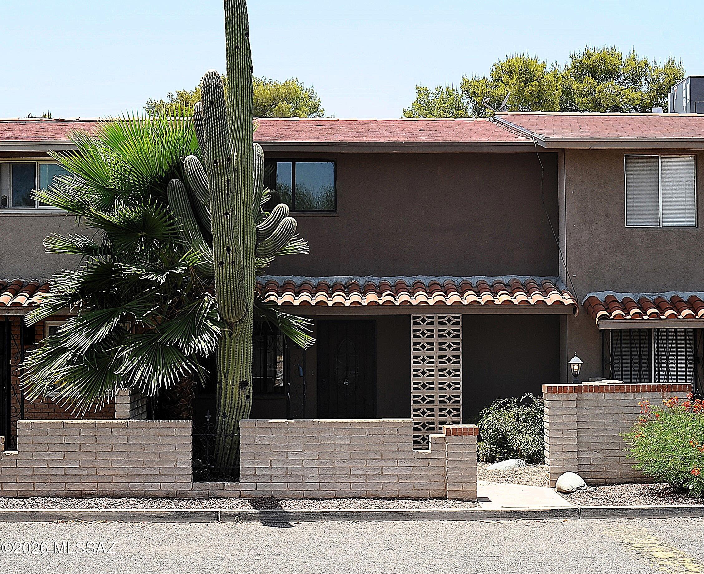 Rolling Hills Towne House - Residential