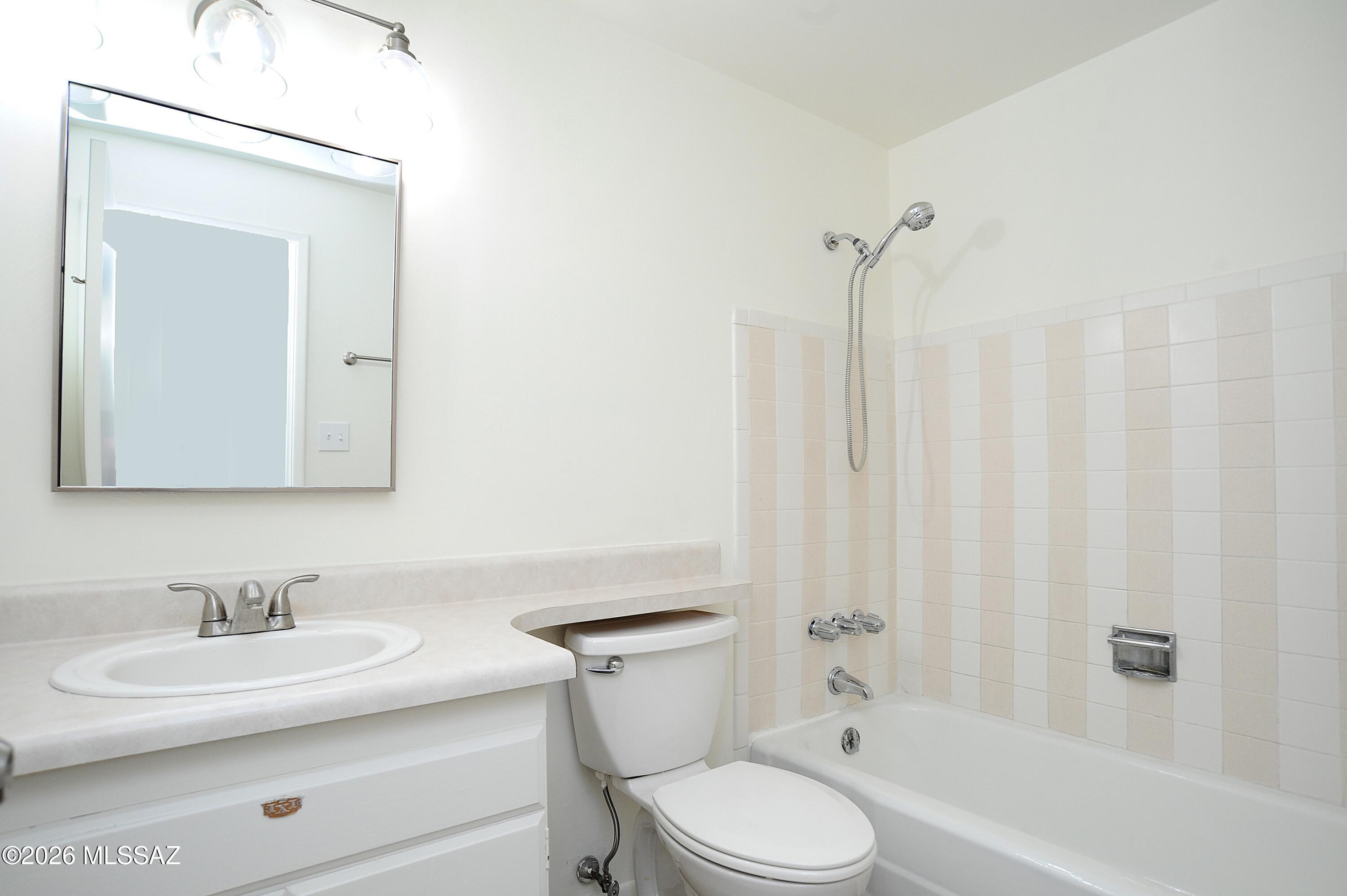 Rolling Hills Towne House - Residential