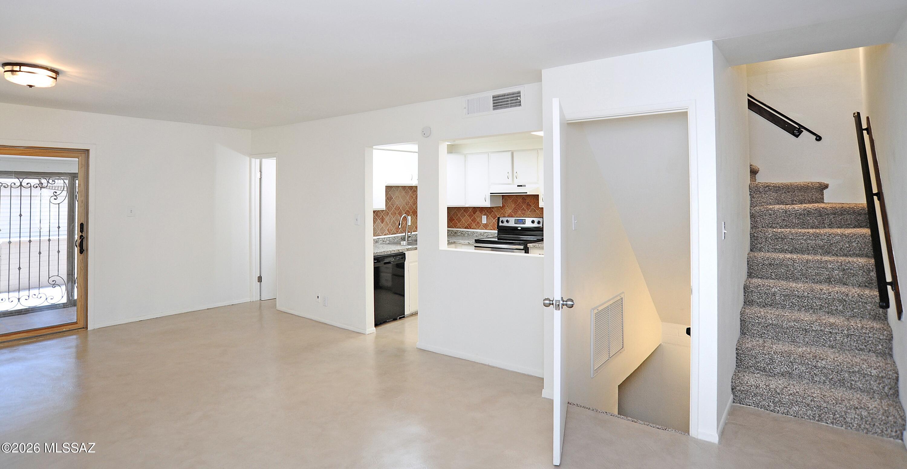 Rolling Hills Towne House - Residential