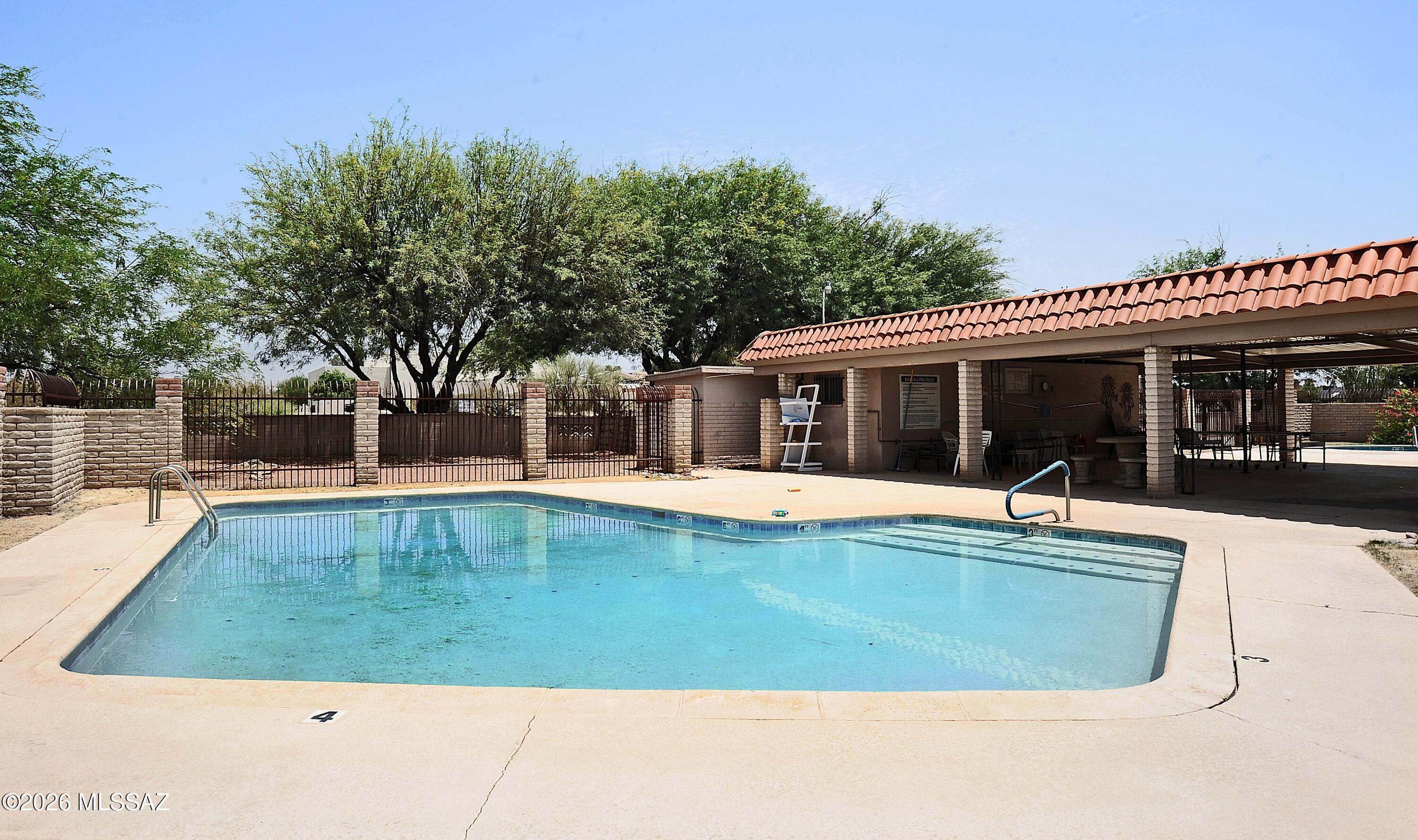 Rolling Hills Towne House - Residential