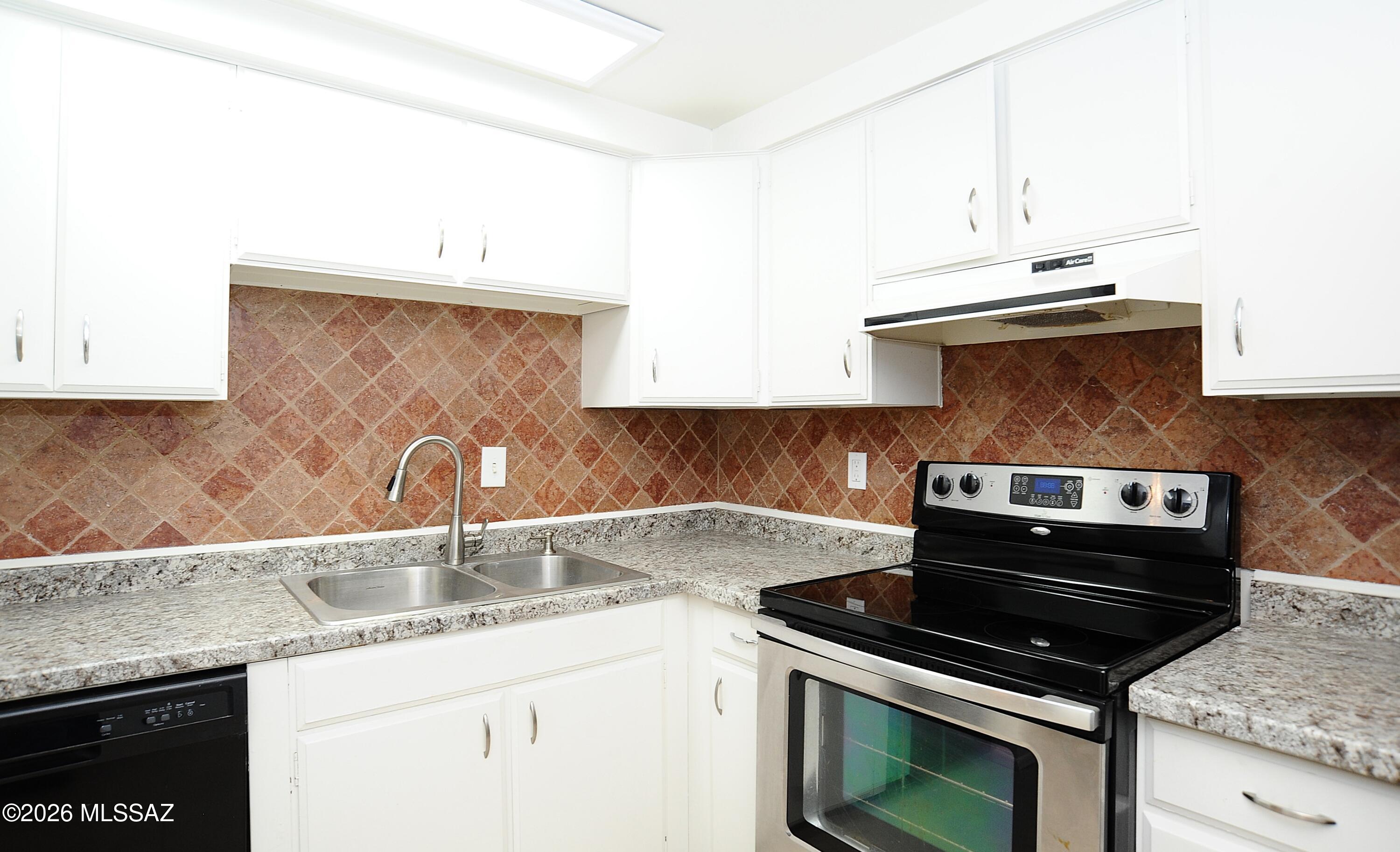 Rolling Hills Towne House - Residential