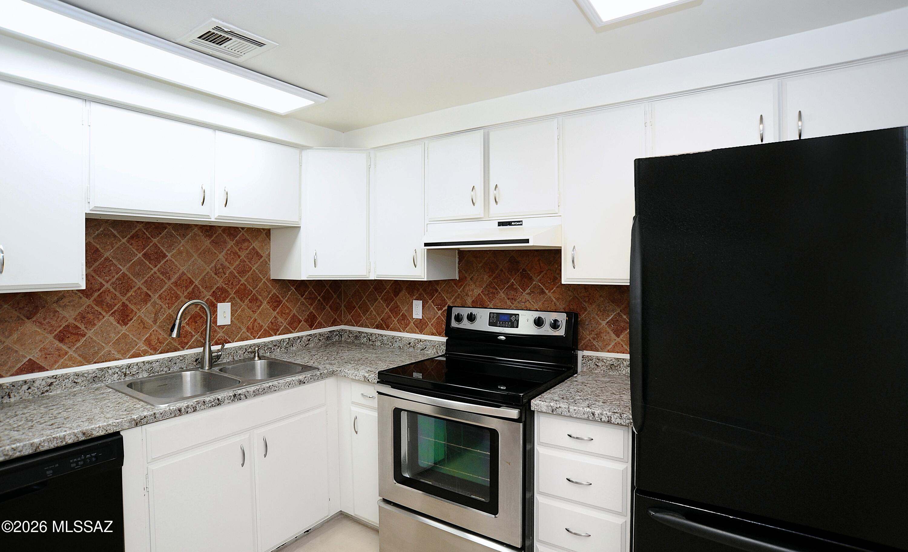 Rolling Hills Towne House - Residential