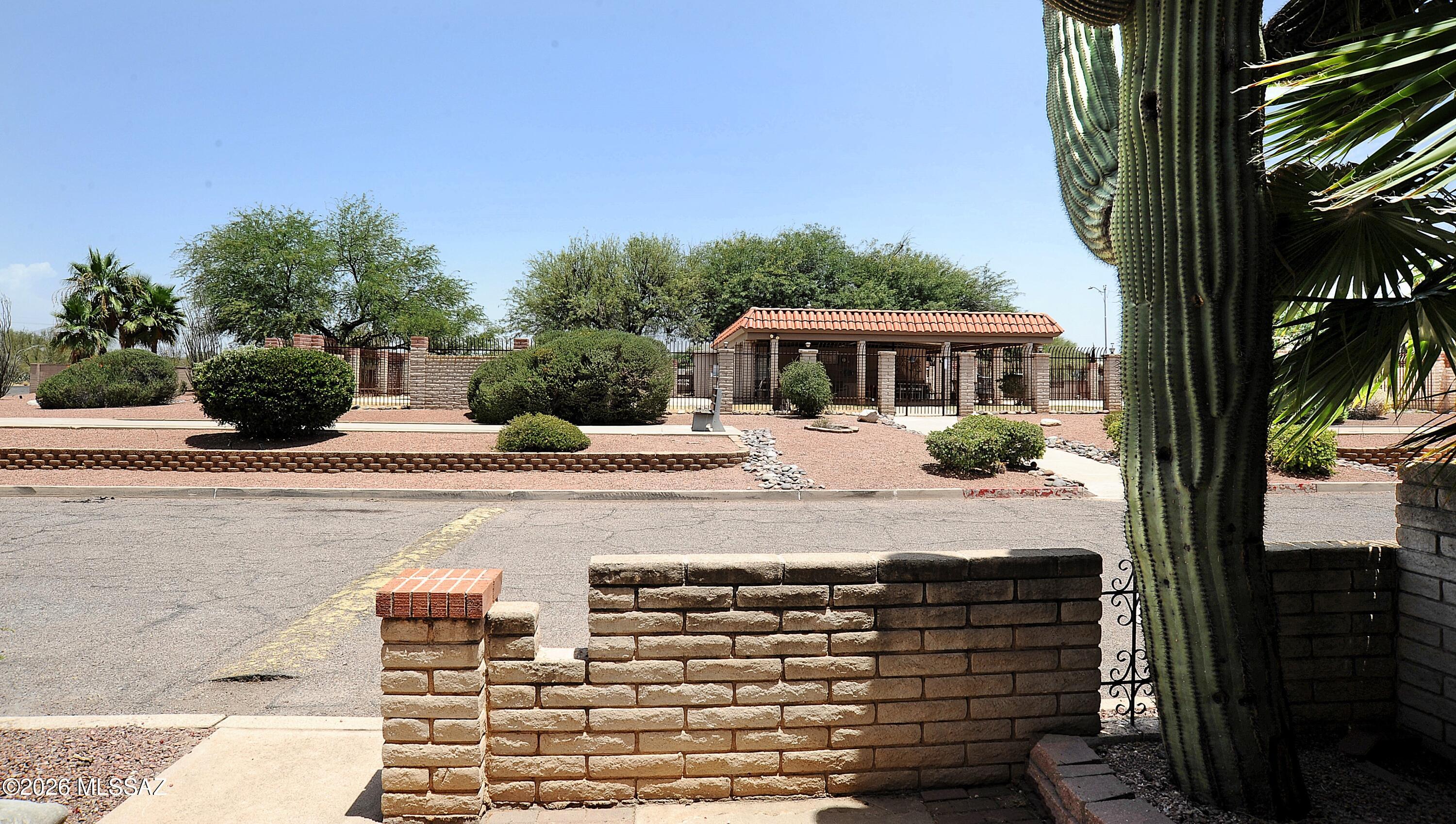Rolling Hills Towne House - Residential