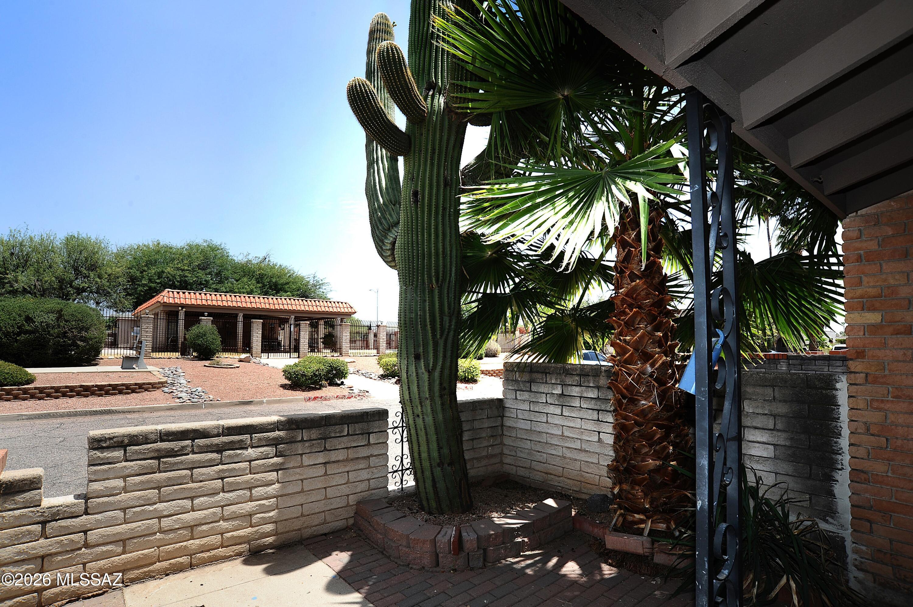 Rolling Hills Towne House - Residential