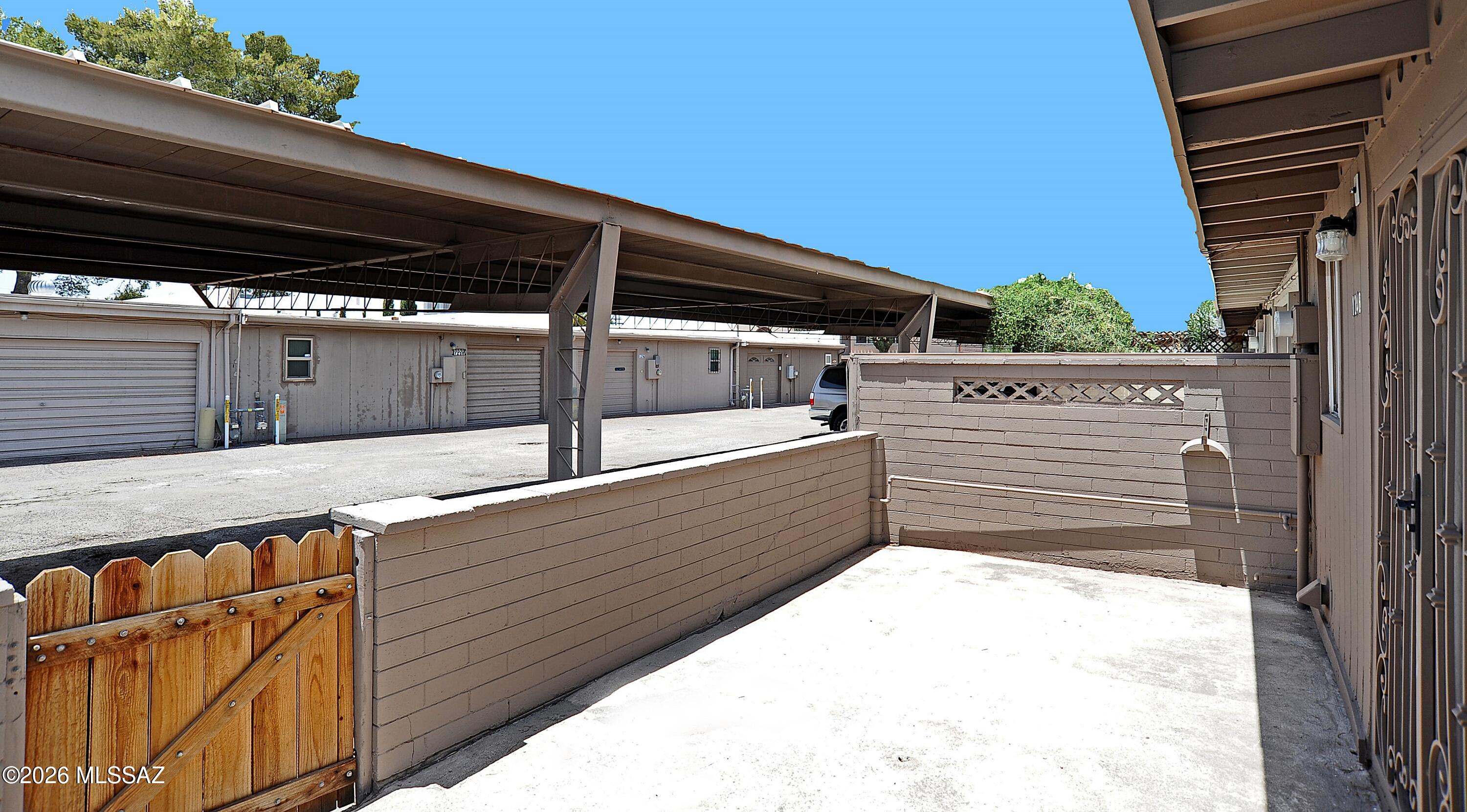 Rolling Hills Towne House - Residential