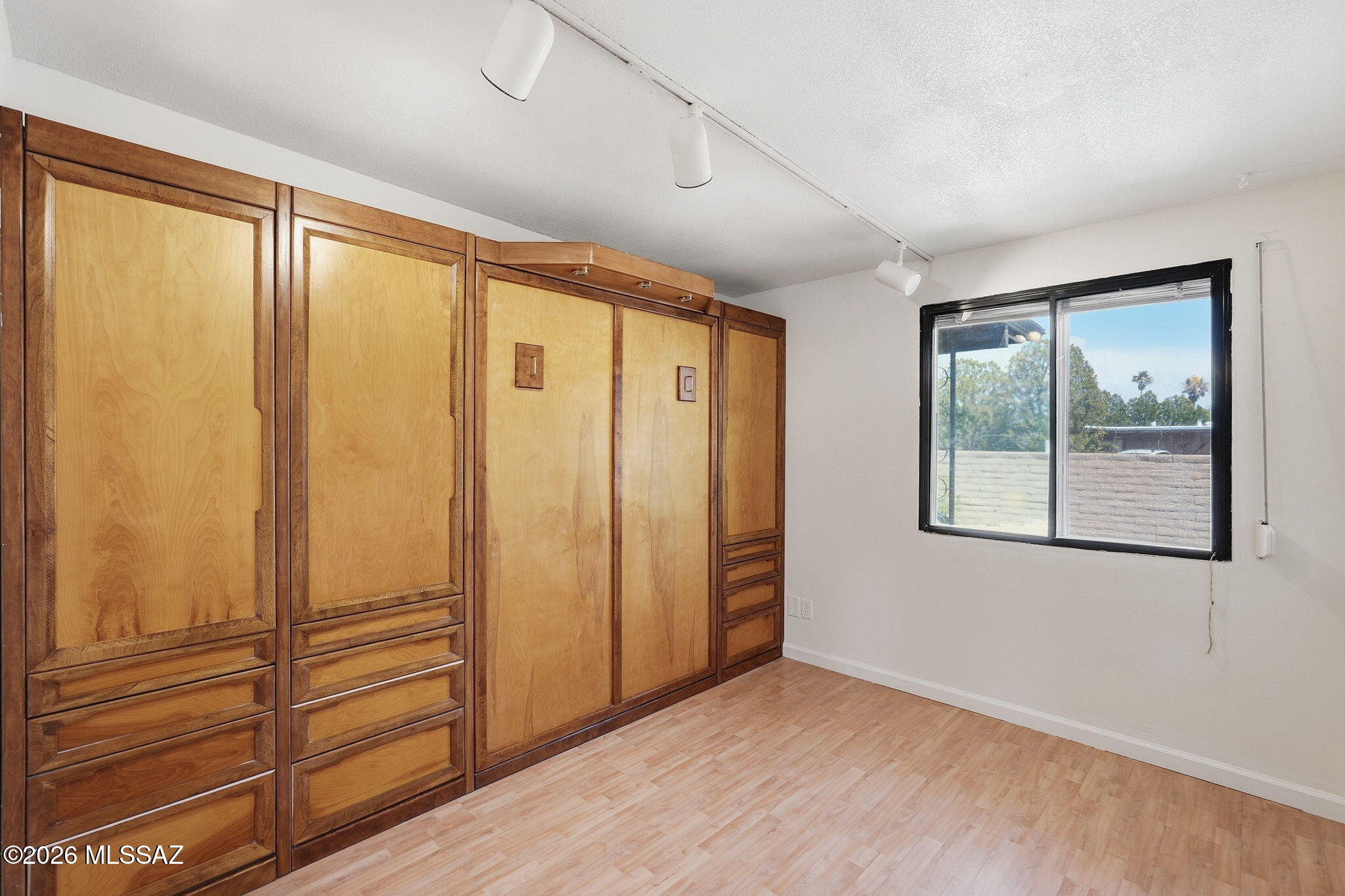 Essex Gardens East (1-44) - Residential